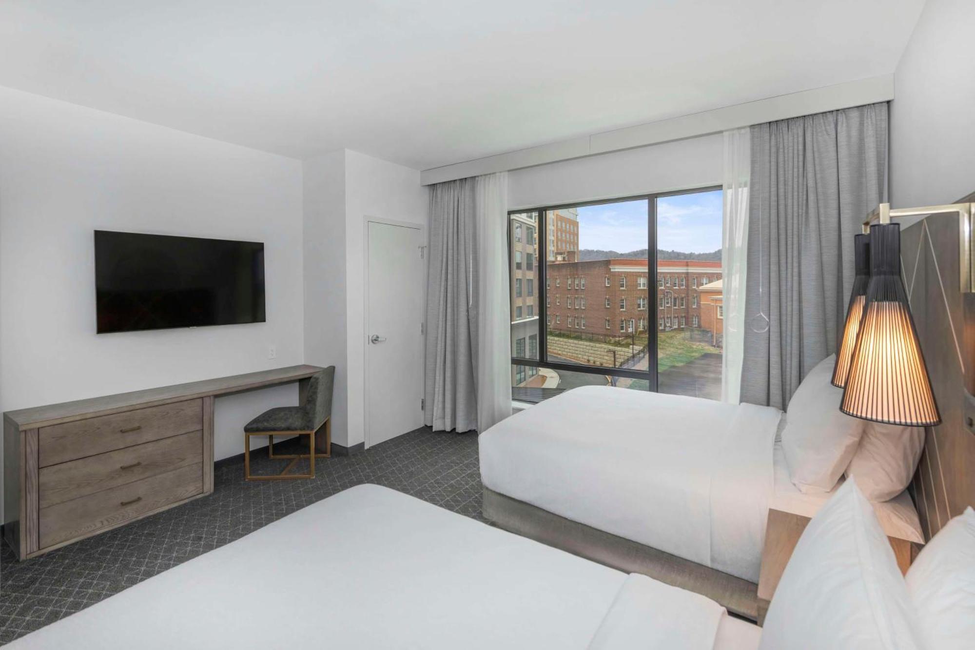 Two-Room Queen Suite Two Queen Beds