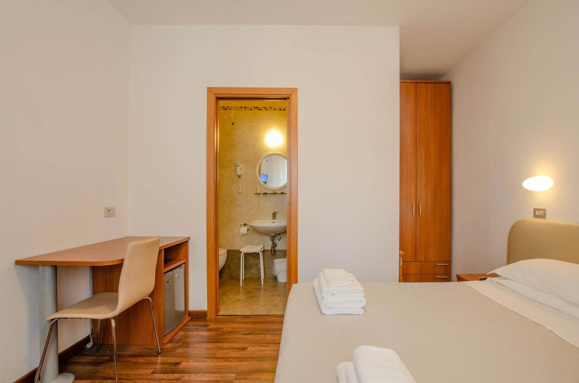 Standard Double Room,1578367601:JPEG