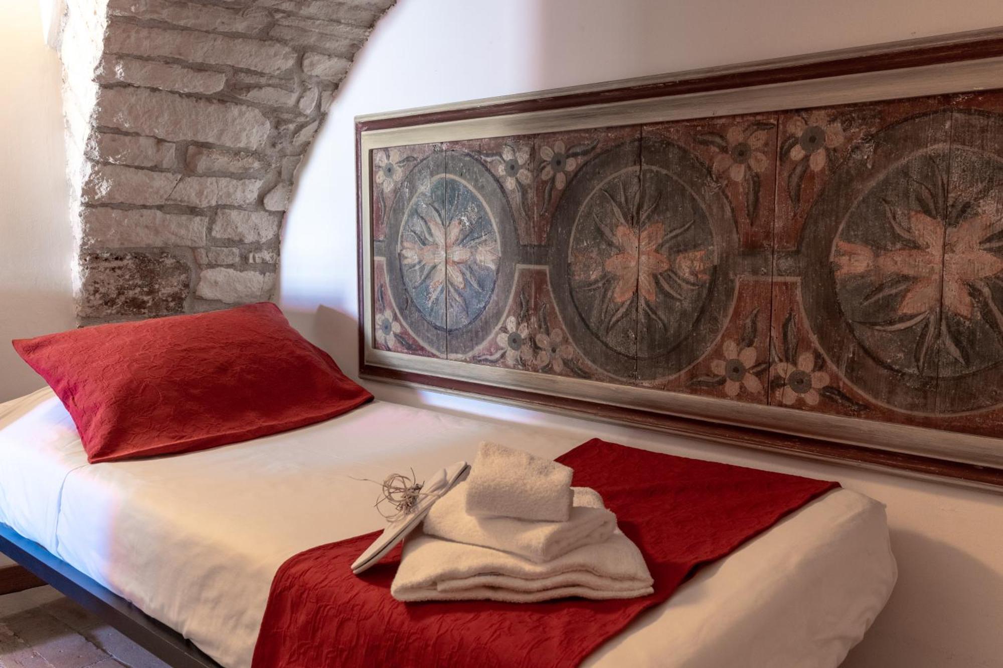 One-Bedroom Apartment,1578372788:JPEG