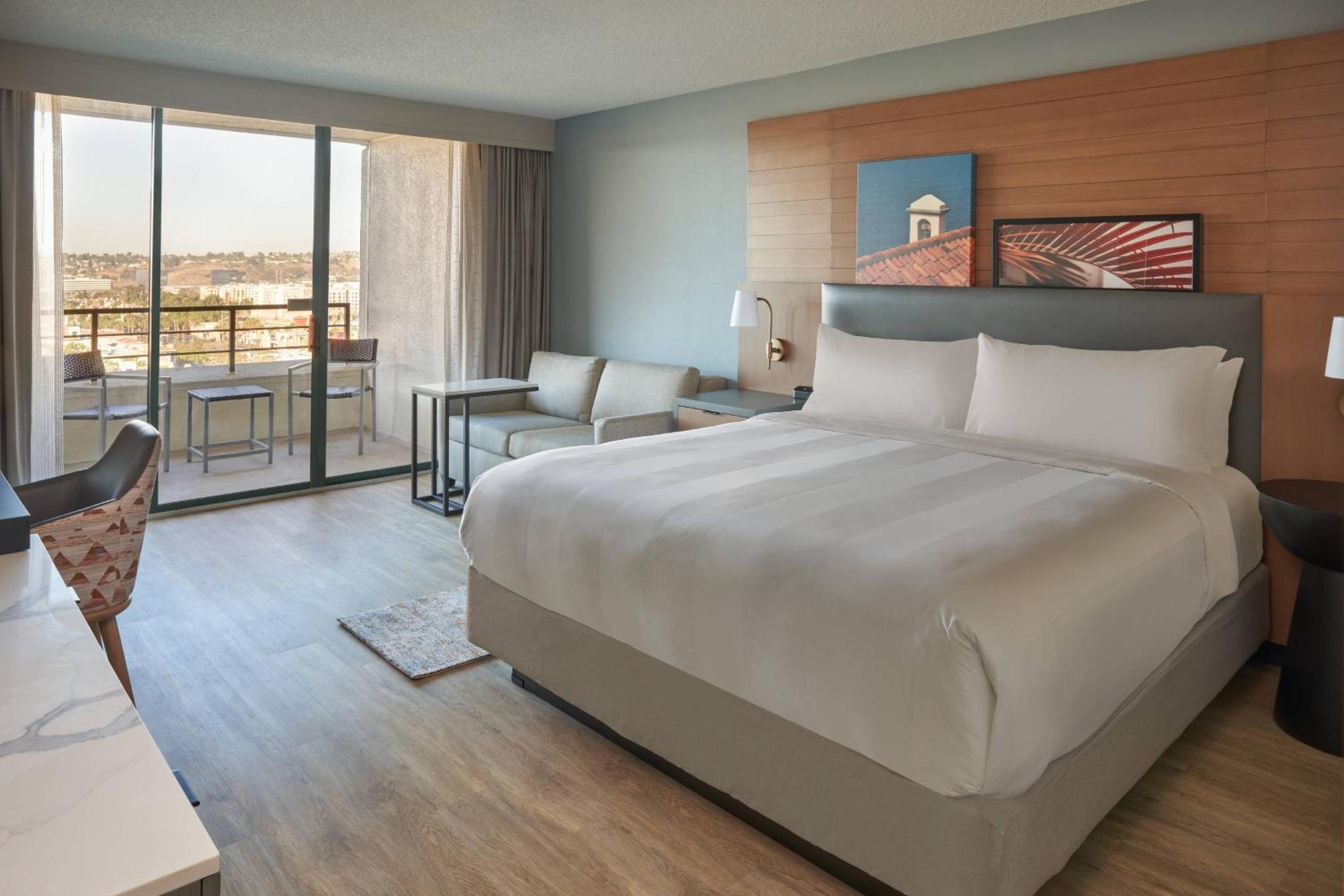 Executive King Room with City View - High Floor
