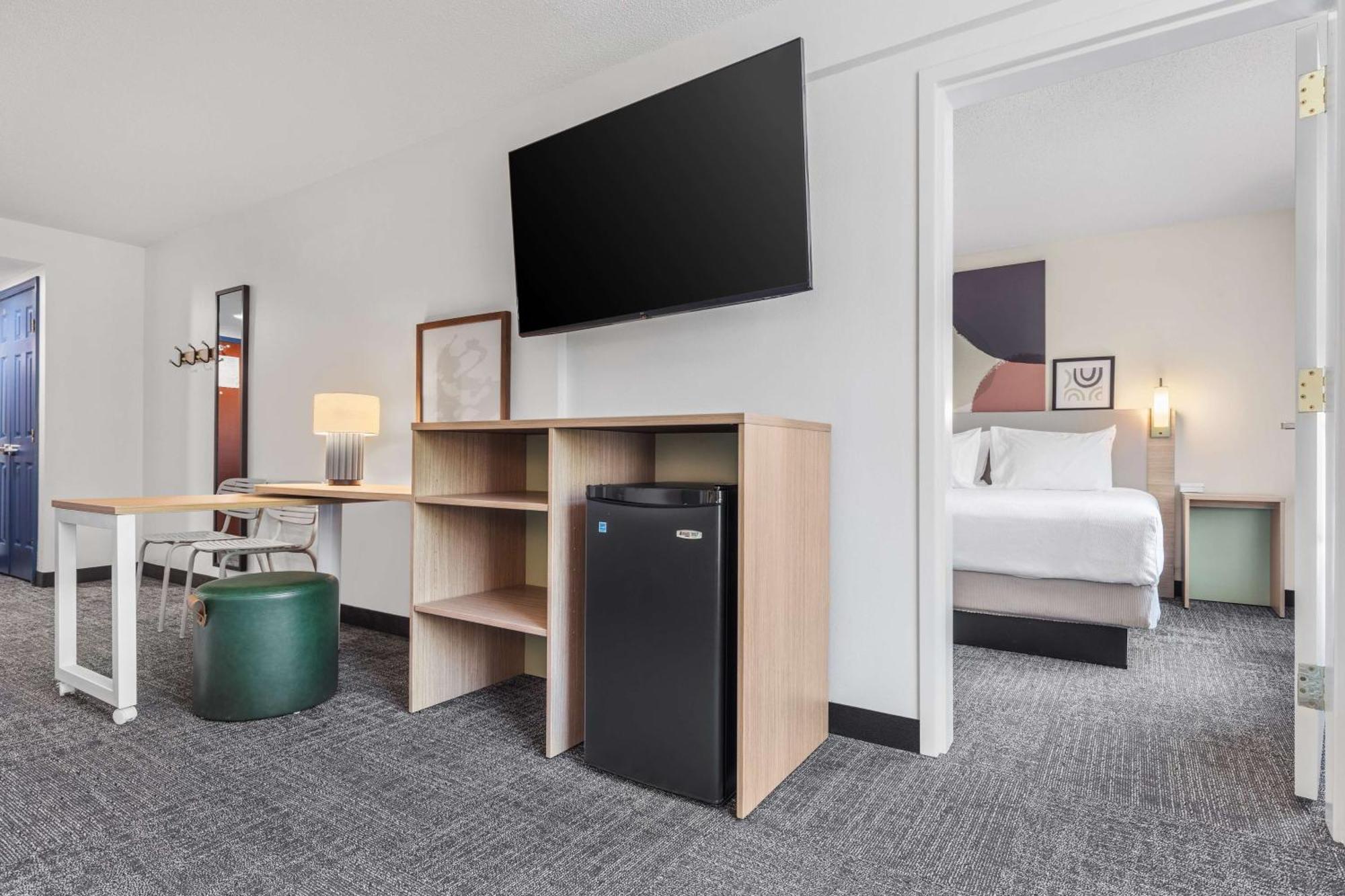 One-Bedroom King Suite