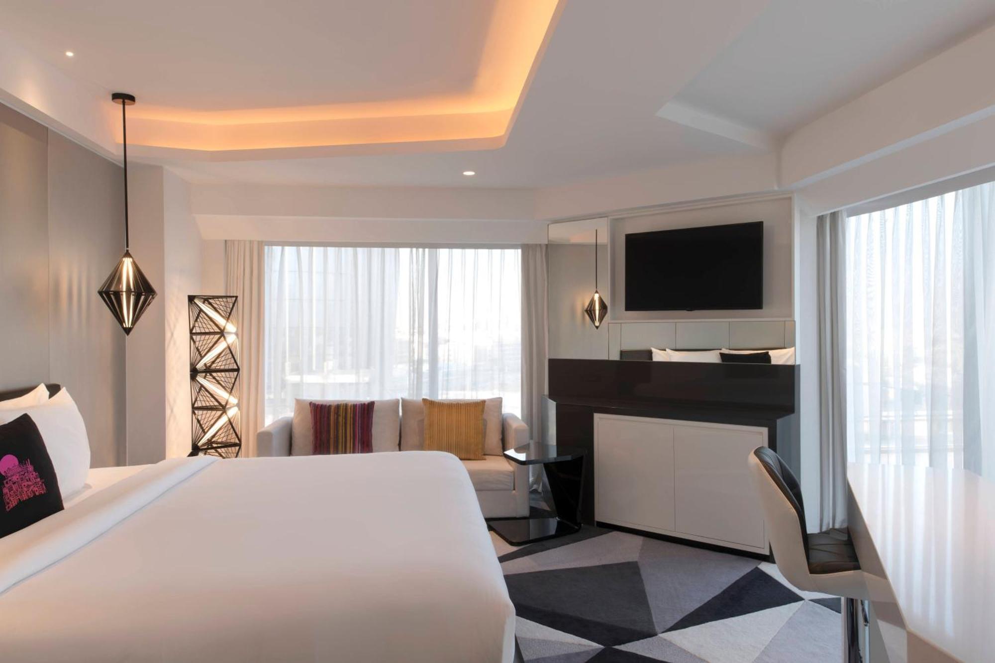 Supreme Guest Room City View 1 King Bed Corner location