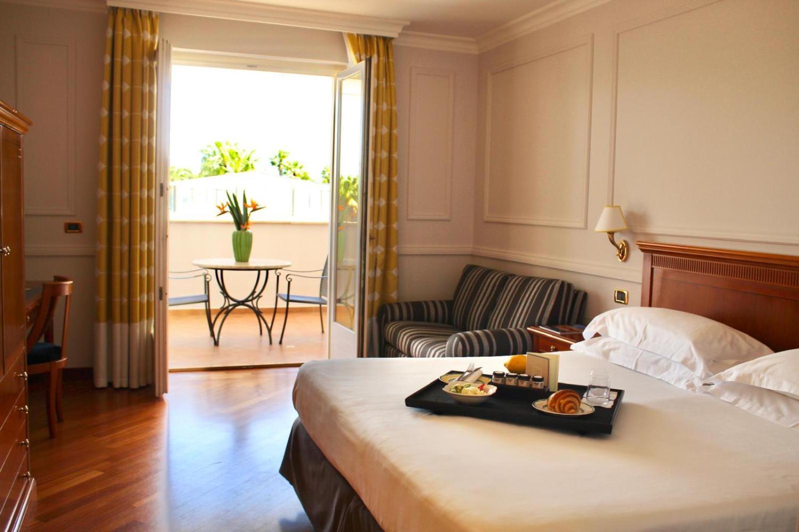 Deluxe Double Room Balcony,1580325419:JPEG