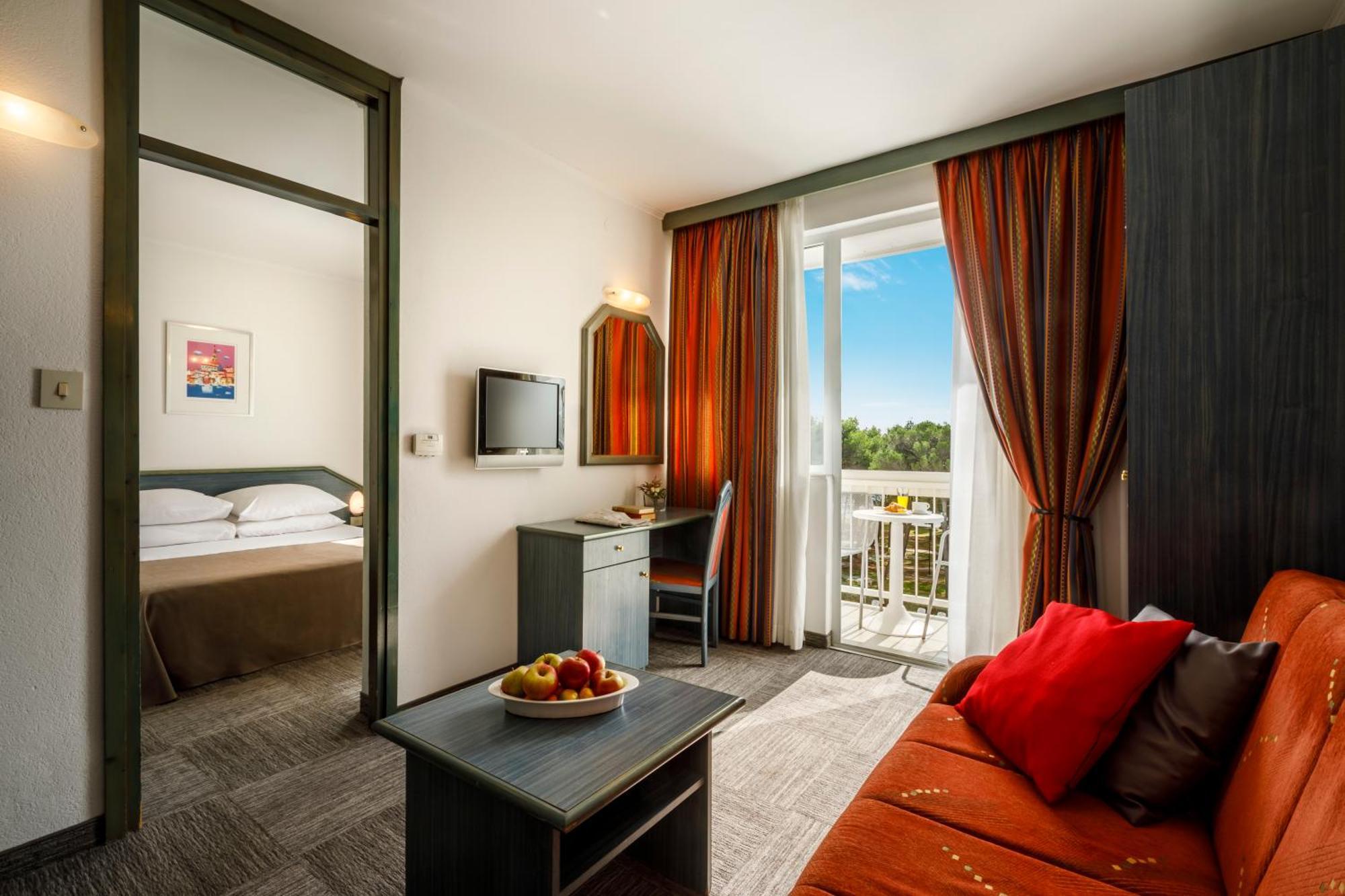 Superior Suite with Balcony Seaside