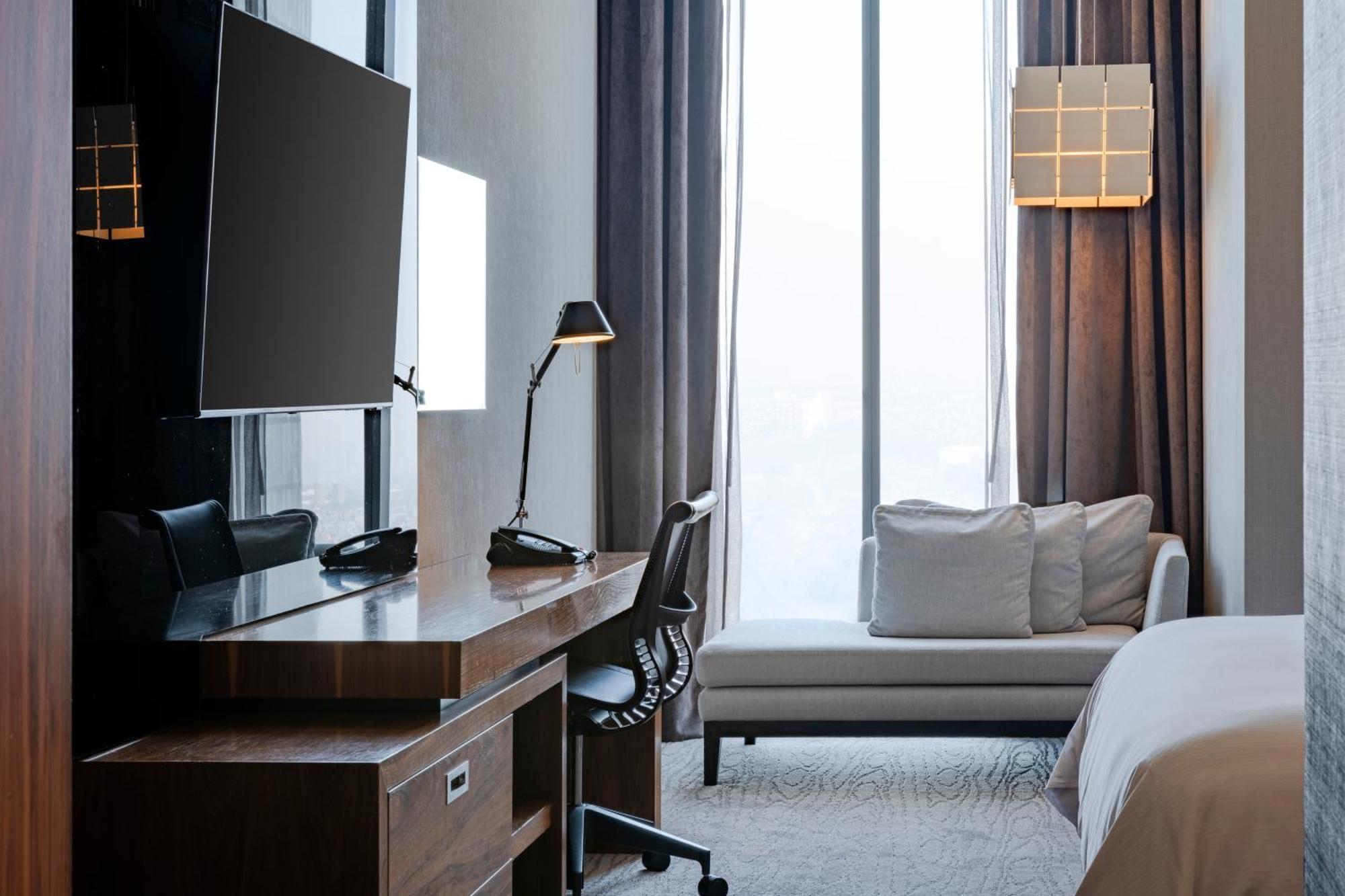 Habitación con cama extragrande.