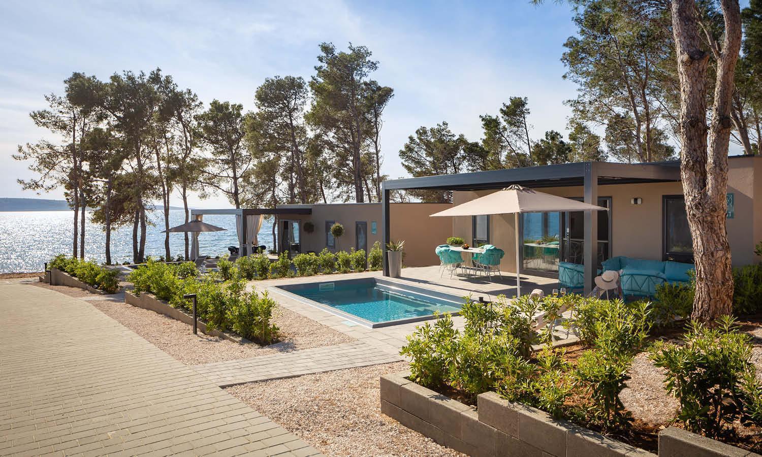 Luxury Mobile Home pool