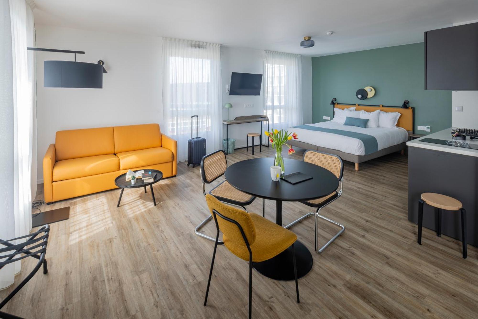 Executive Suite Double Bed Sofa Bed,1581620049:JPEG