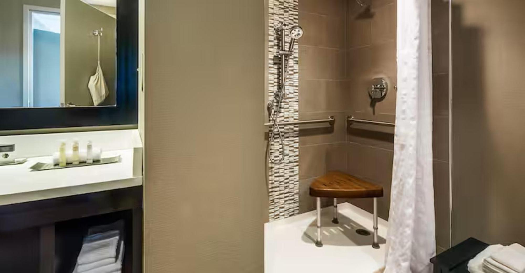 King Room Roll Shower Mobility Hearing Accessible