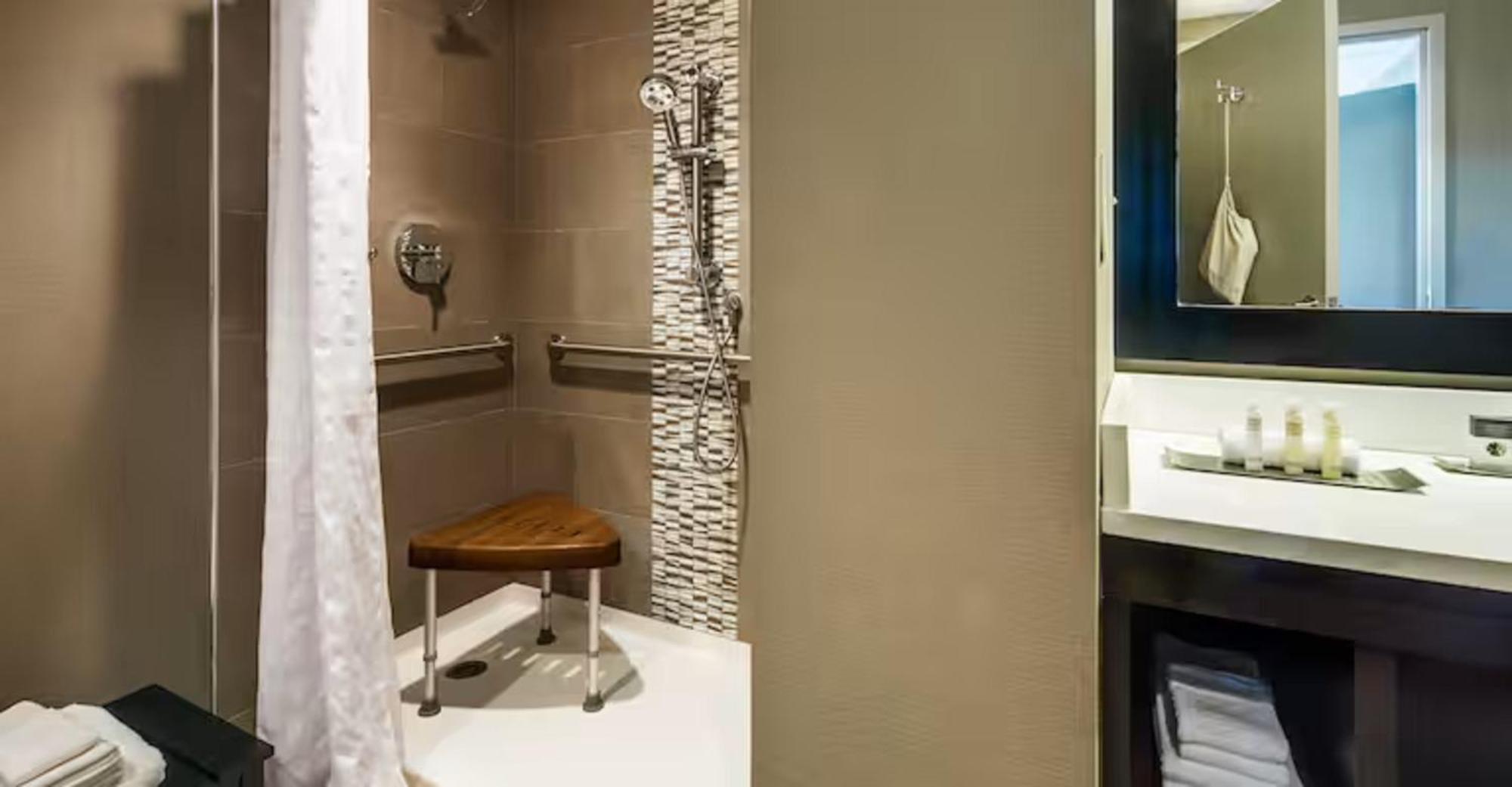 King Room Roll Shower Mobility Hearing Accessible
