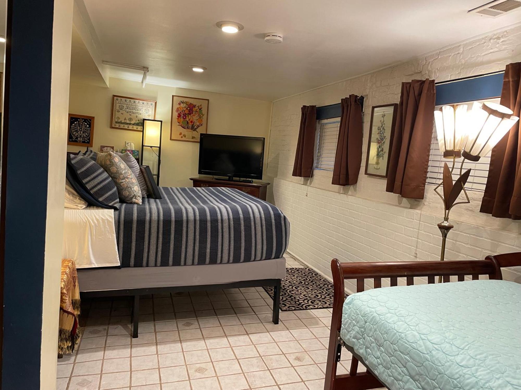 Triple Room Queen Bed Lower Level