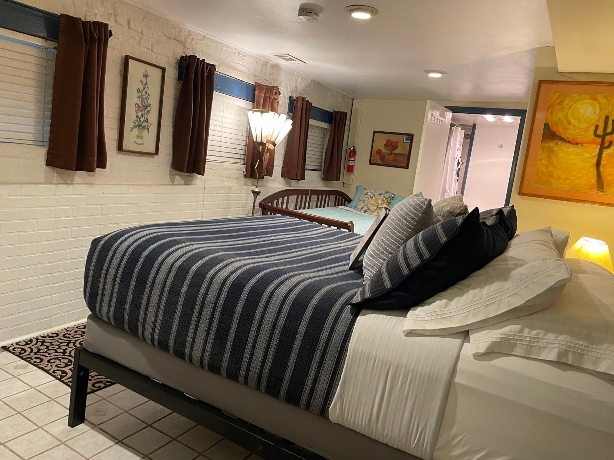 Triple Room Queen Bed Lower Level