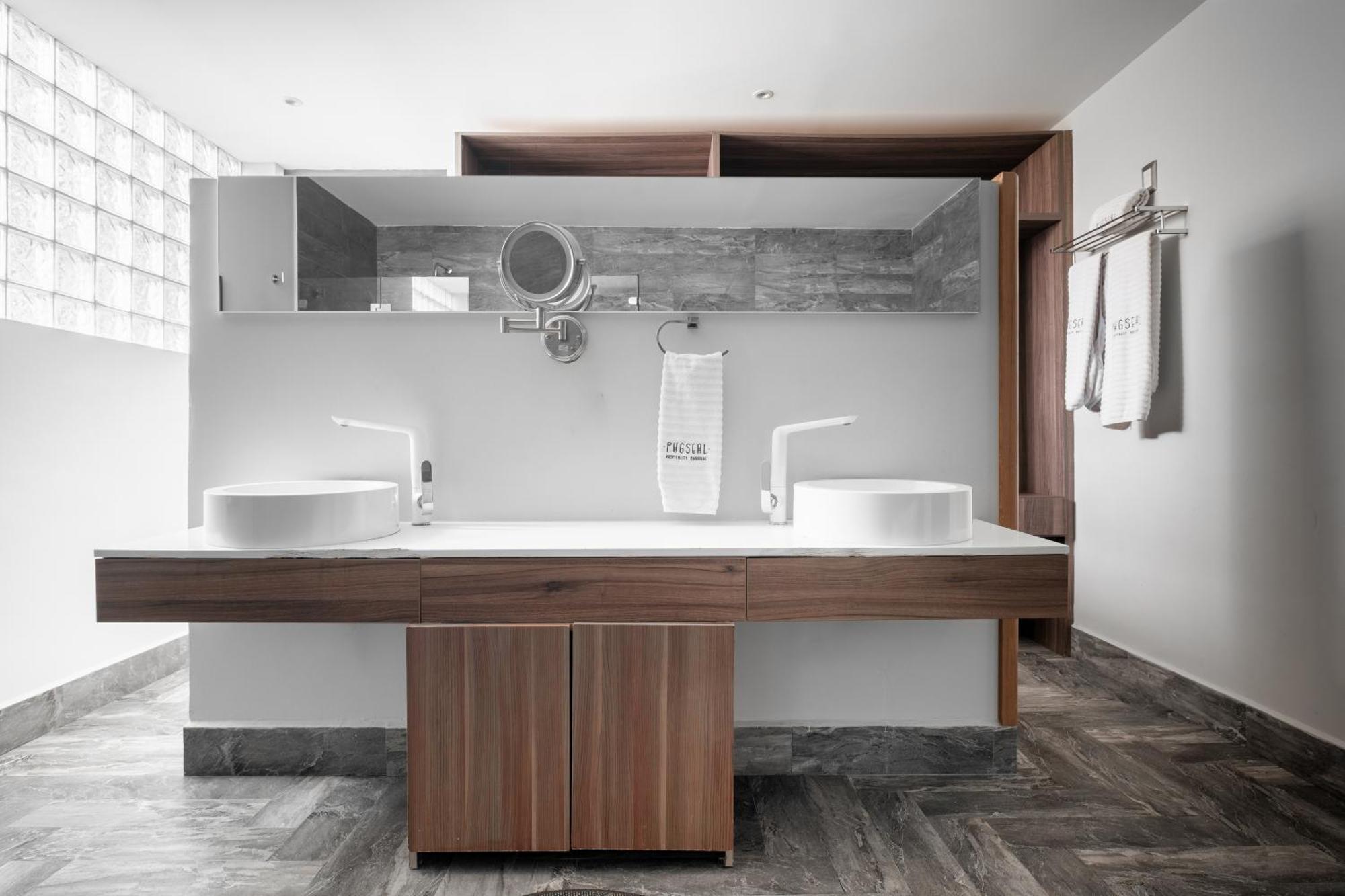 Master Executive Suite