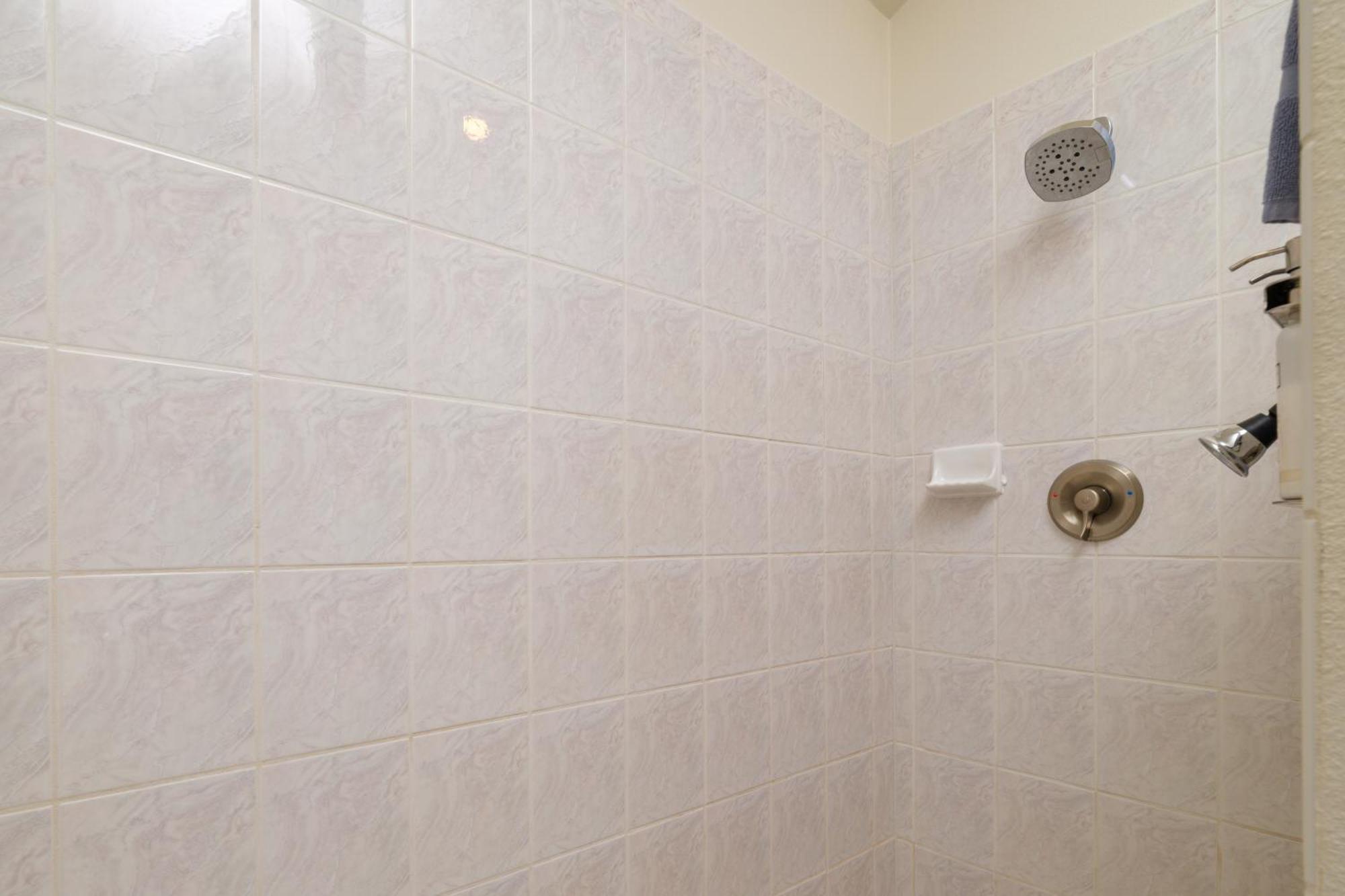 Castle Rock Ste-Deluxe Suite Ocean View Spa Bath & Decks-Adults-No Pets