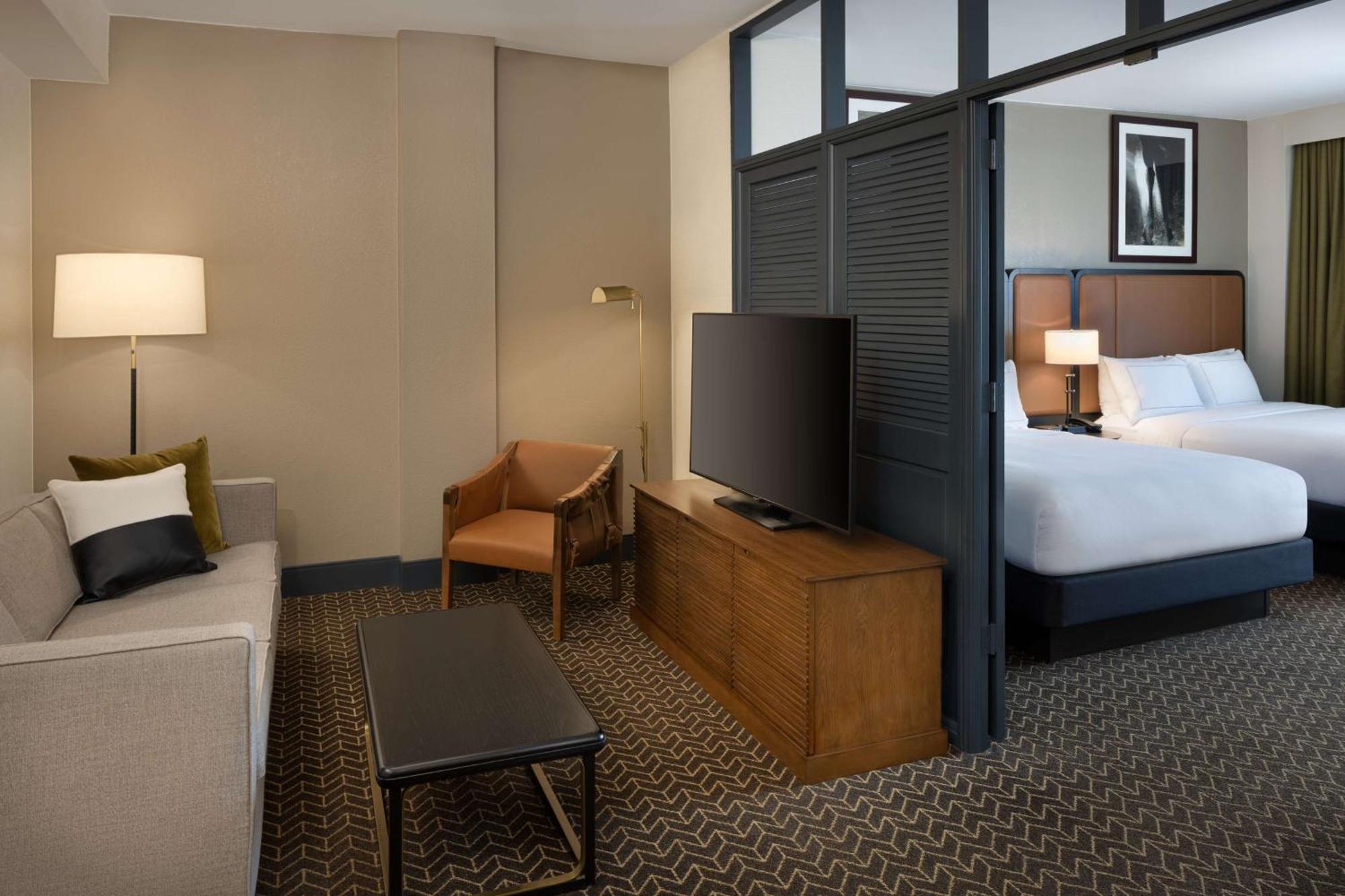 Two-Room Queen Suite with Exterior View