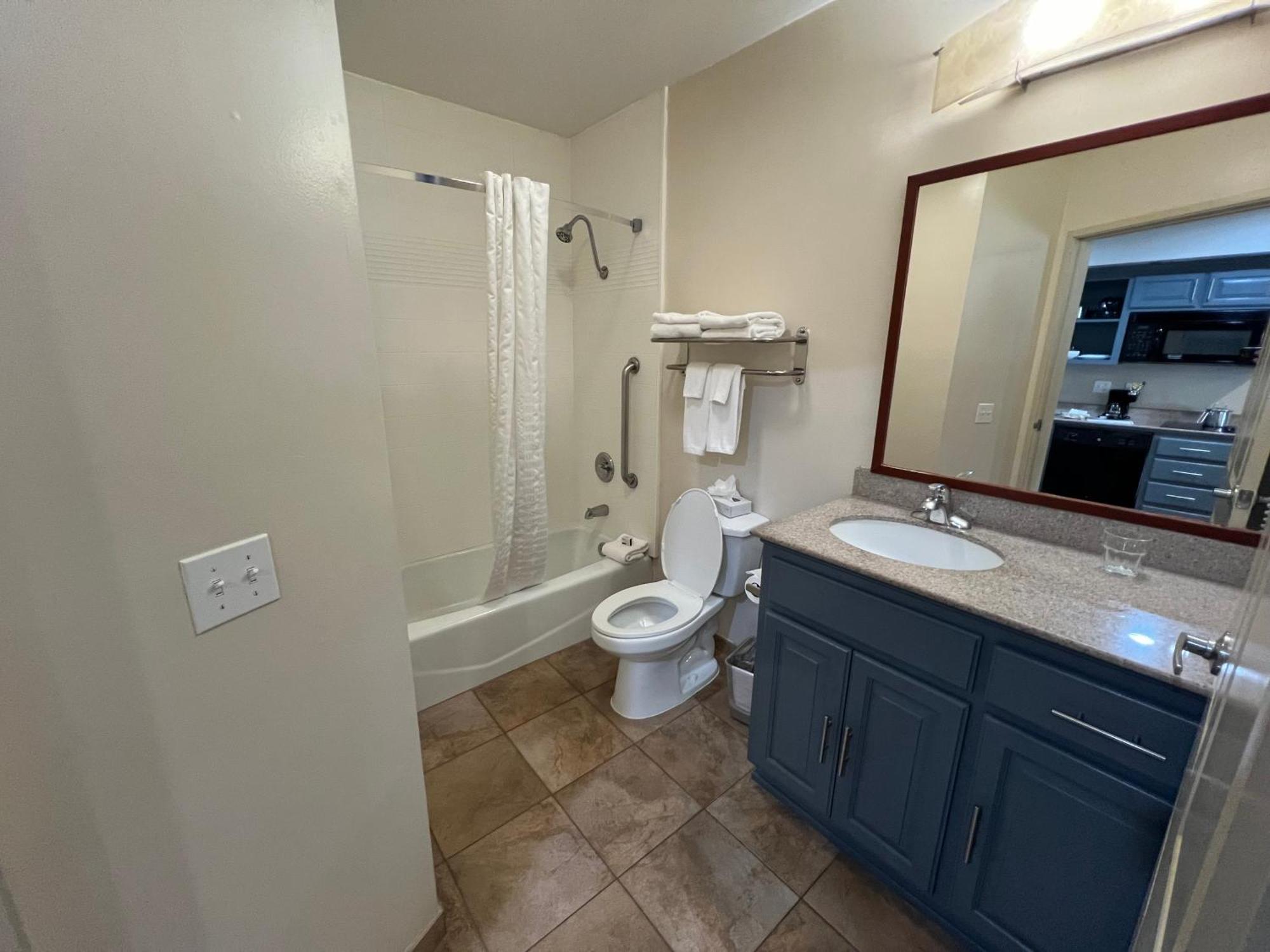 Studio Queen Suite