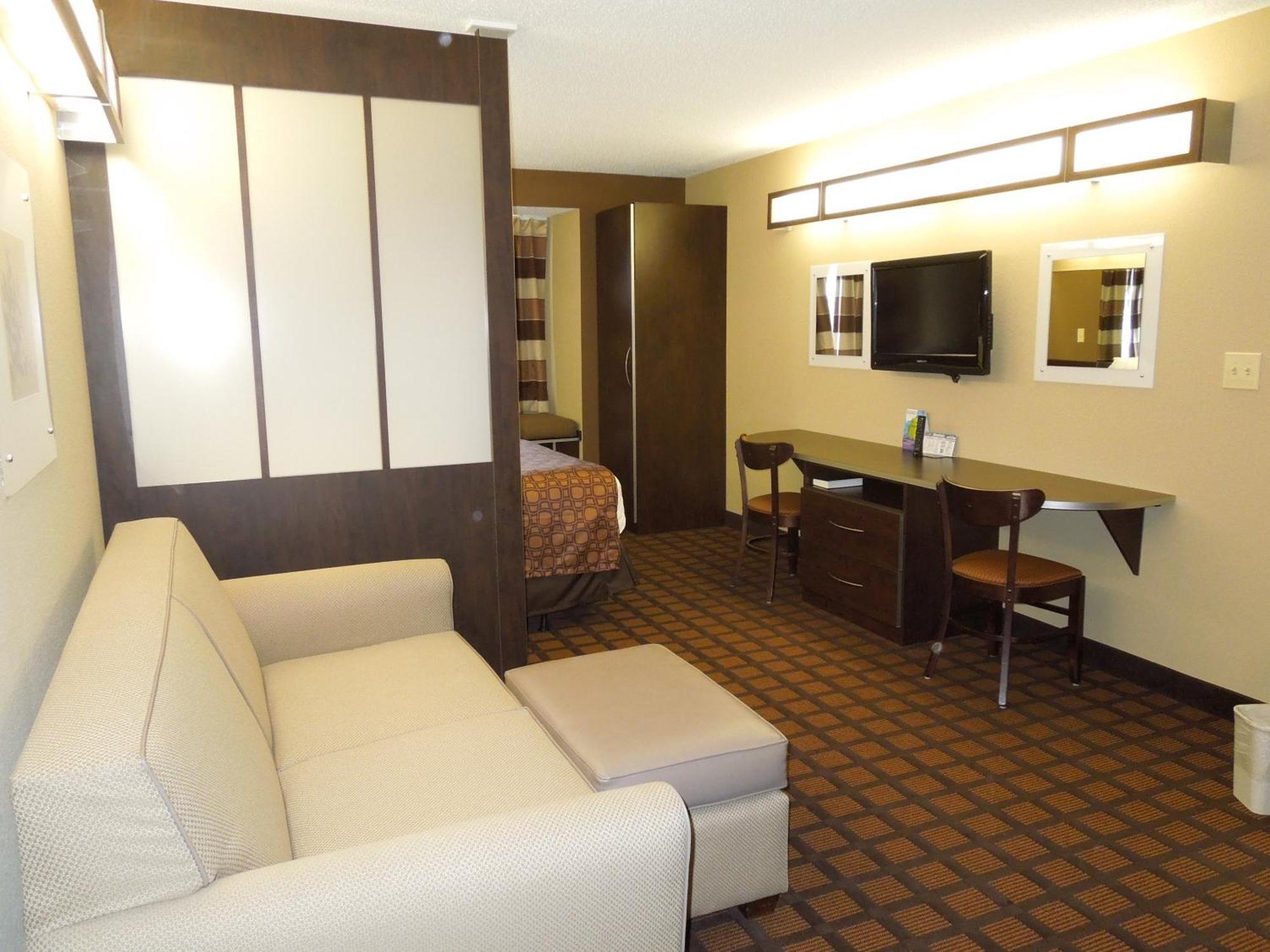Queen Studio Suite Mobility Access or Non-Smoking