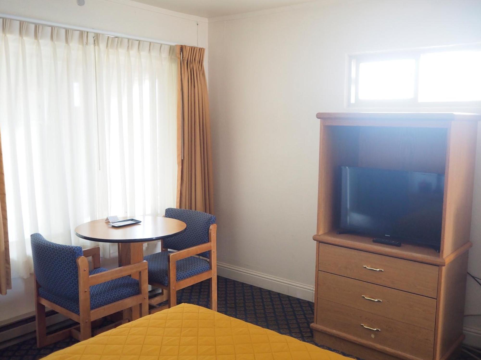Standard Queen Room - Pet Friendly