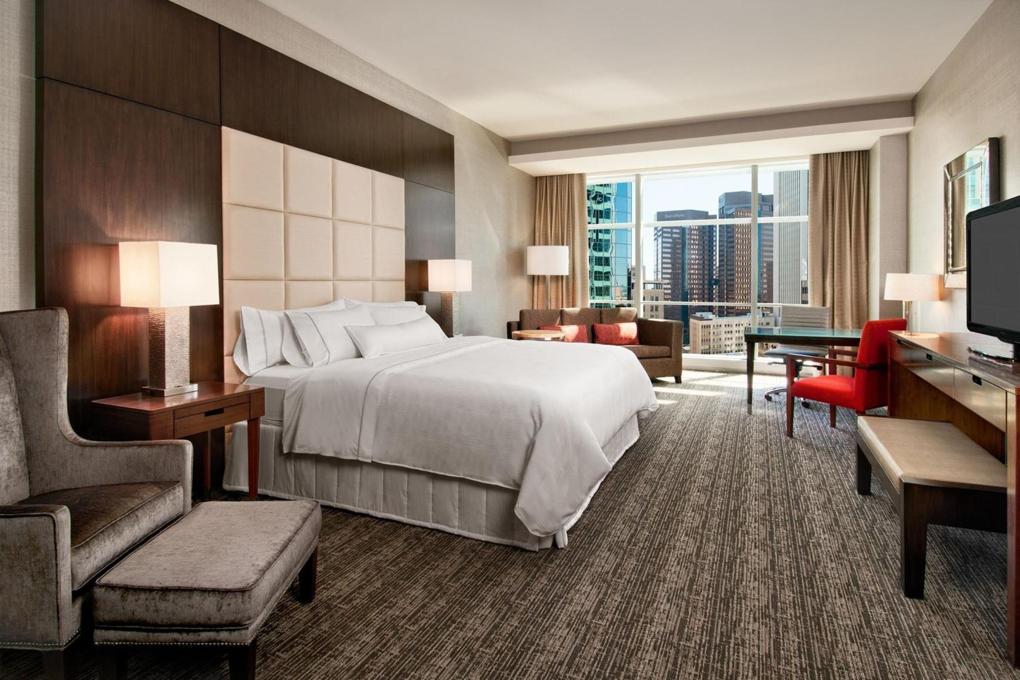 Deluxe Room Guest room 1 King City view