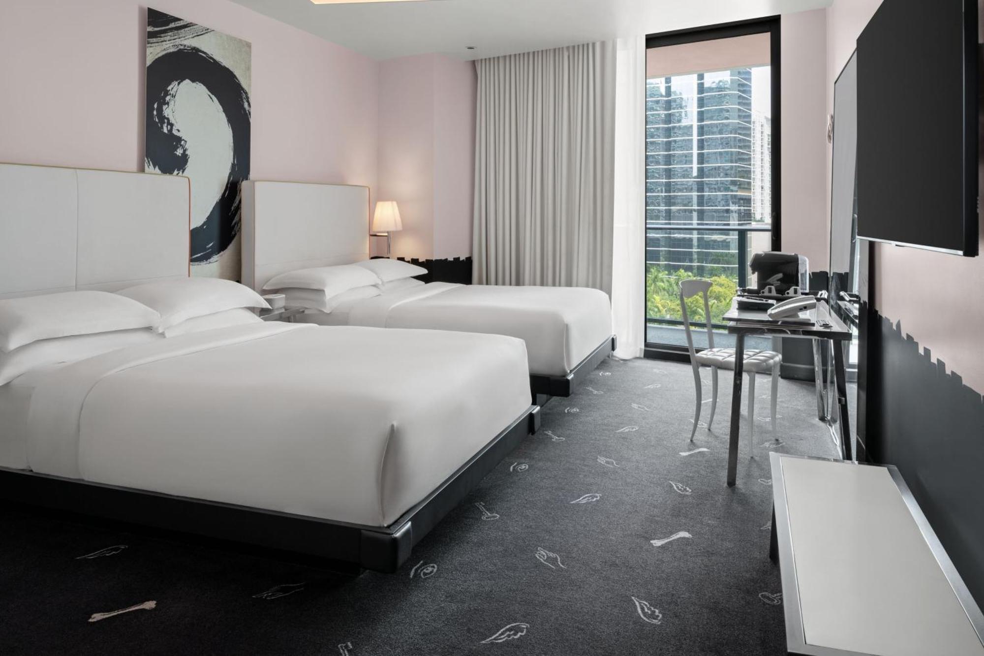 Superior King Room with City View