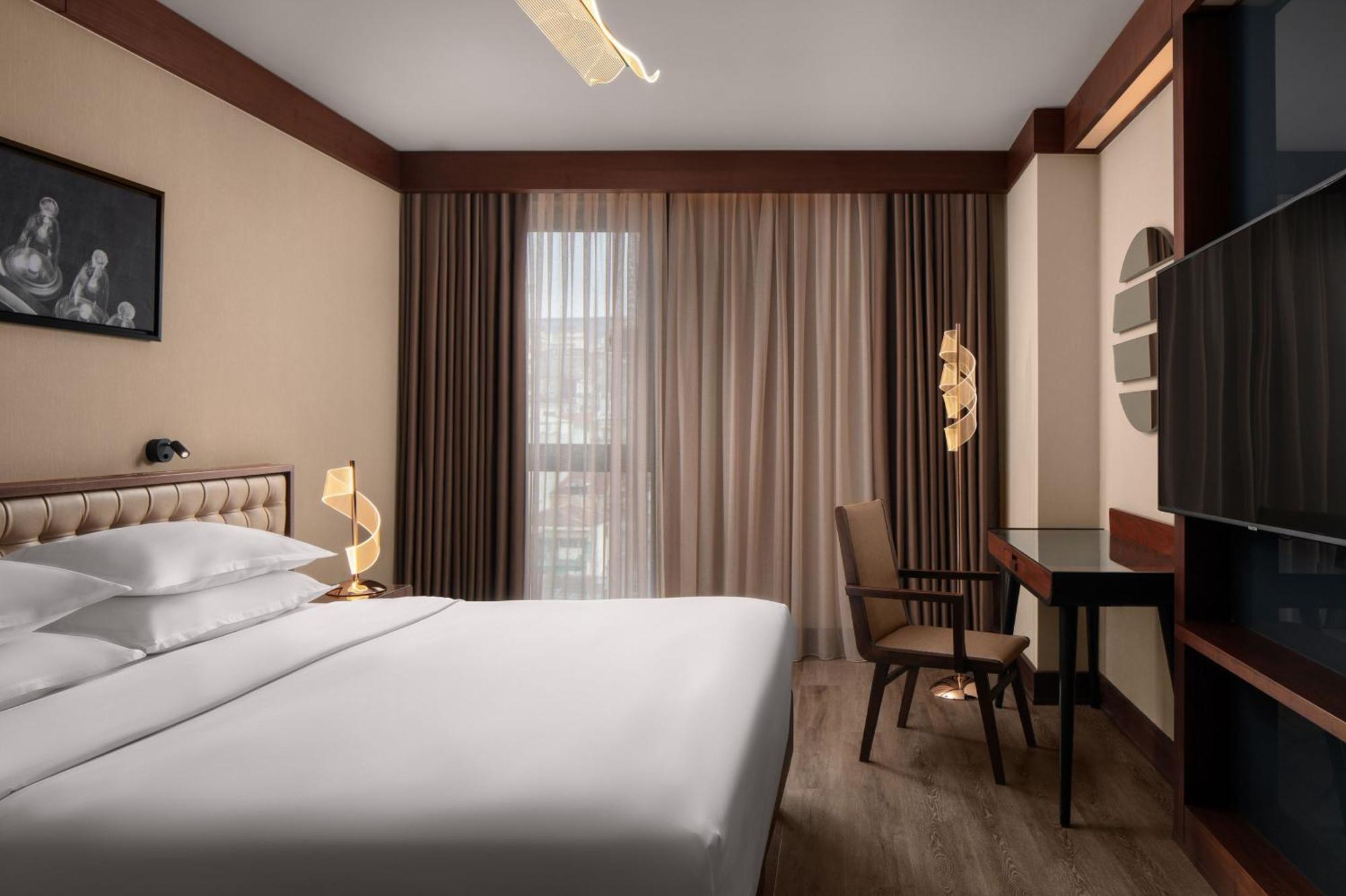 Deluxe King Room