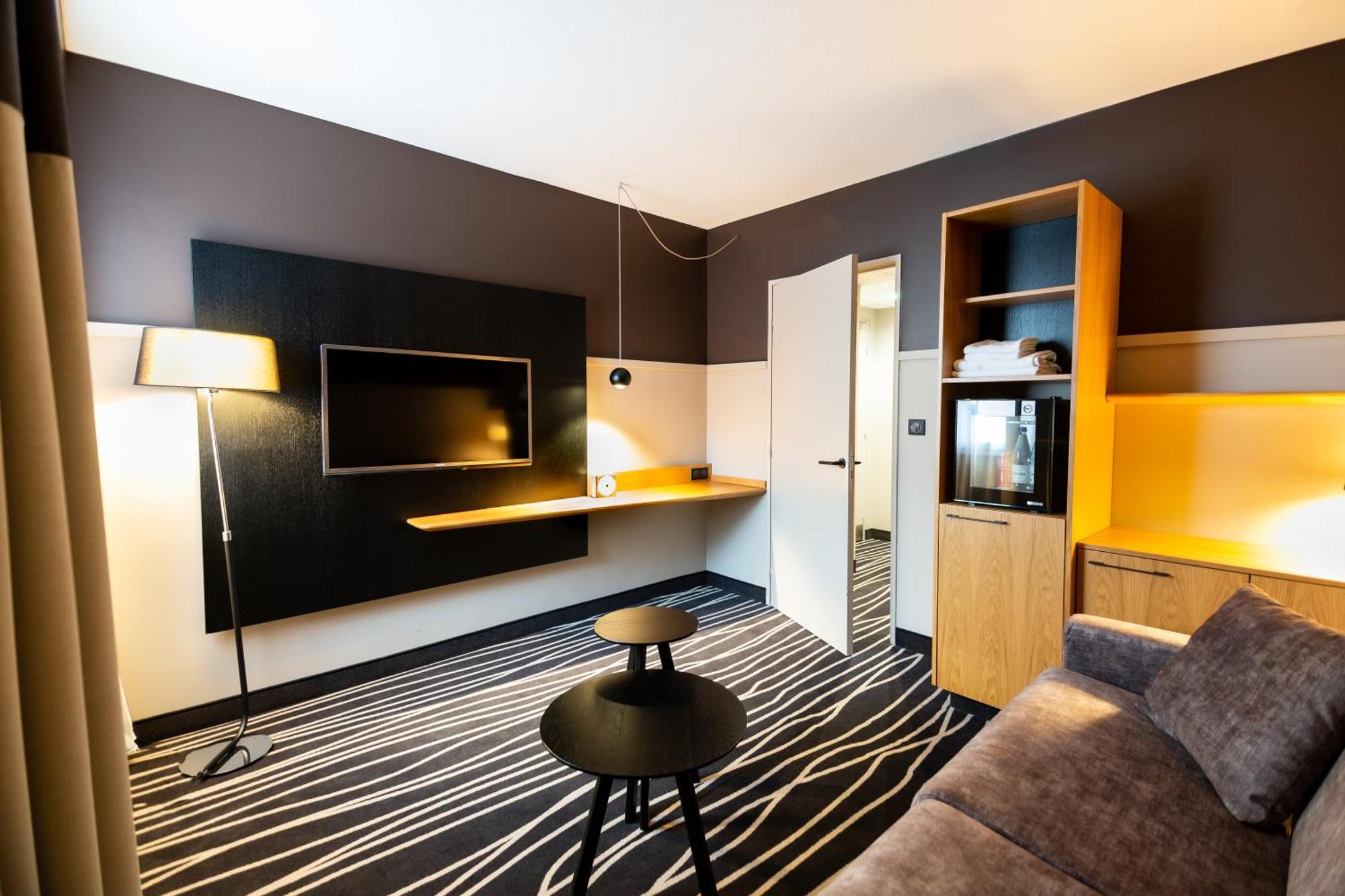 Junior Suite One Double Bed One Sofabed,1586106215:JPEG