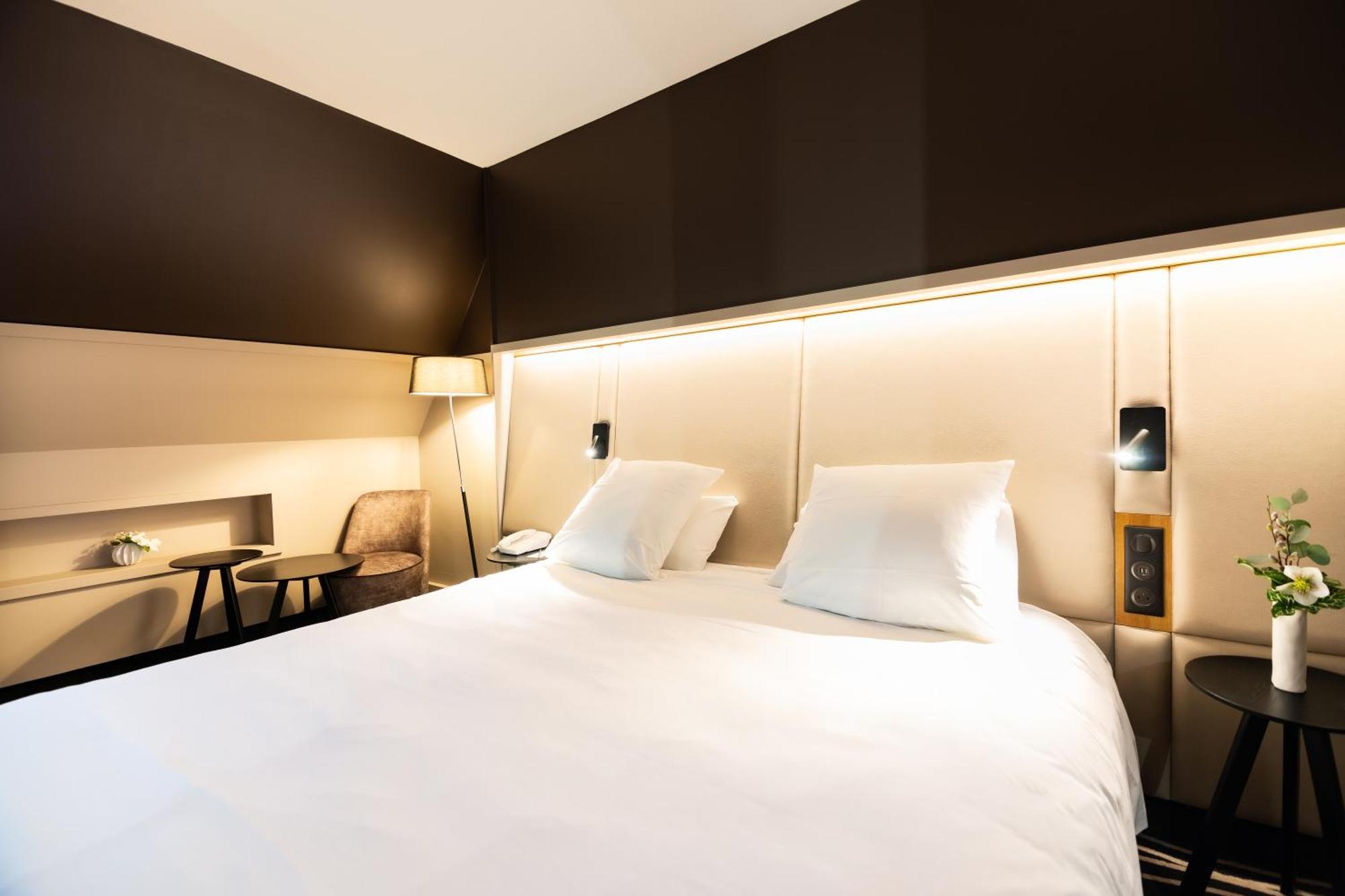 Junior Suite One Double Bed One Sofabed,1586106222:JPEG