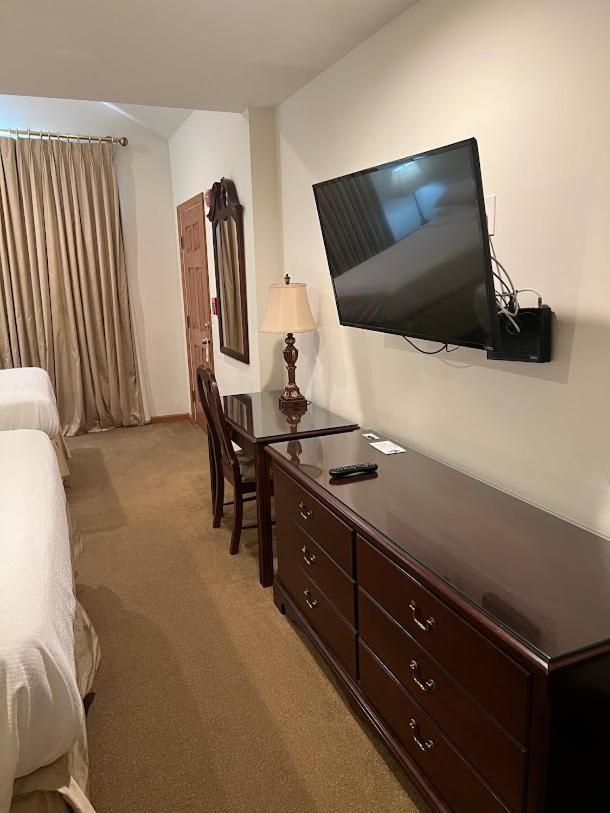 Small Deluxe King Room