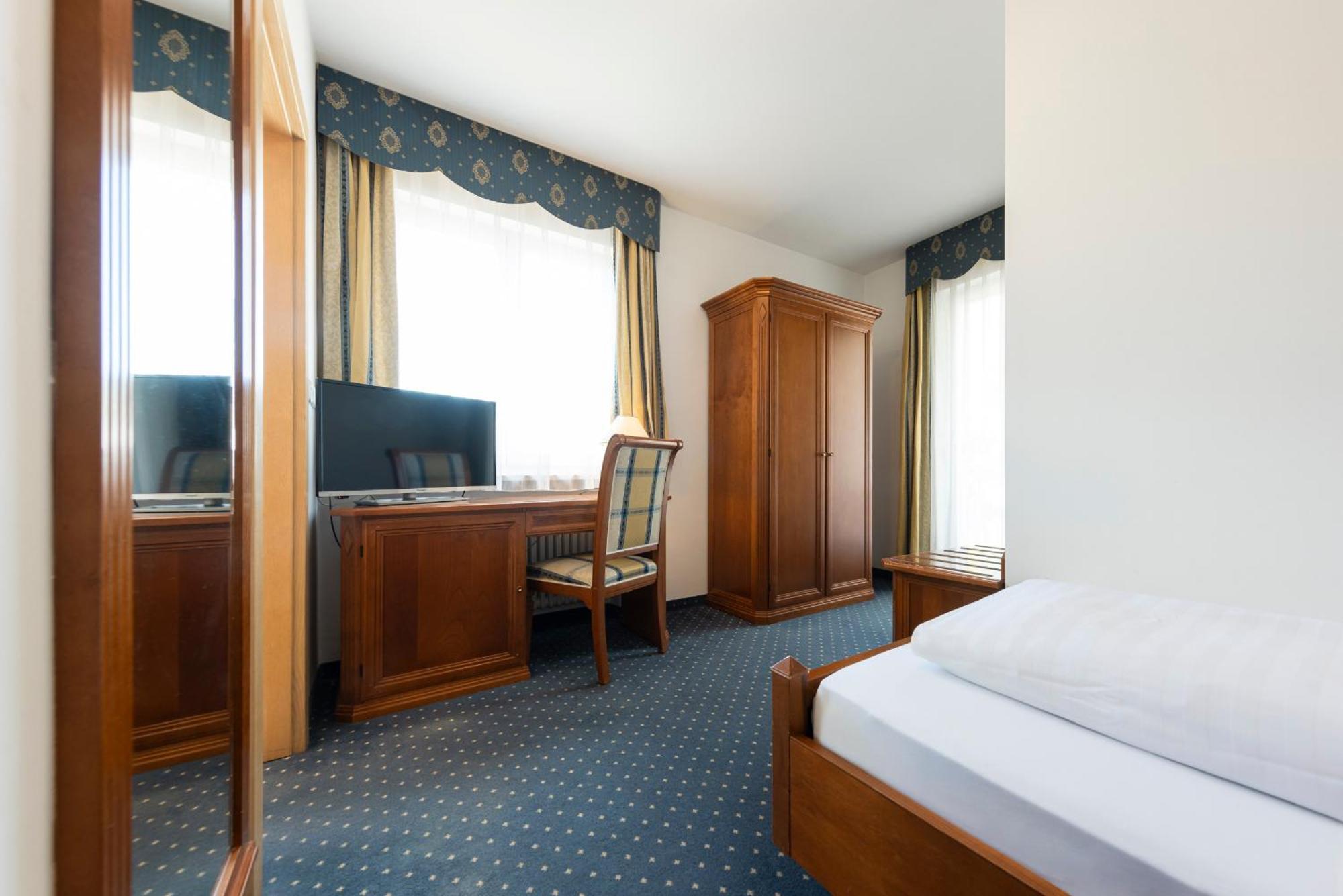 Single Room Balcony,1586124064:JPEG
