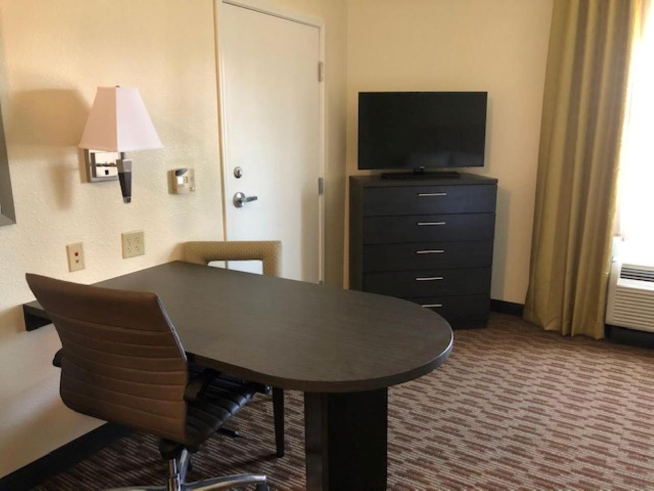 Queen Room Hearing Accessible,1618292685:JPEG