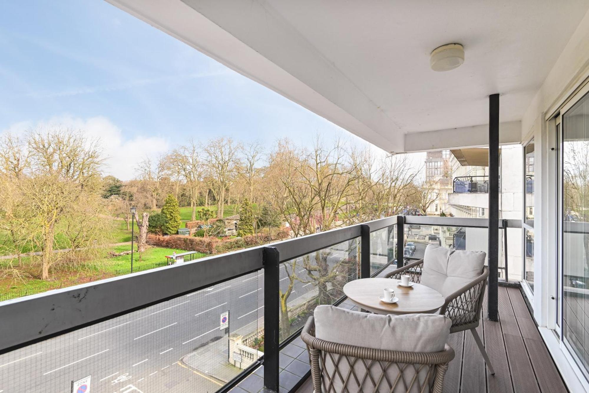 The Royal Albert Memorial Apartment
