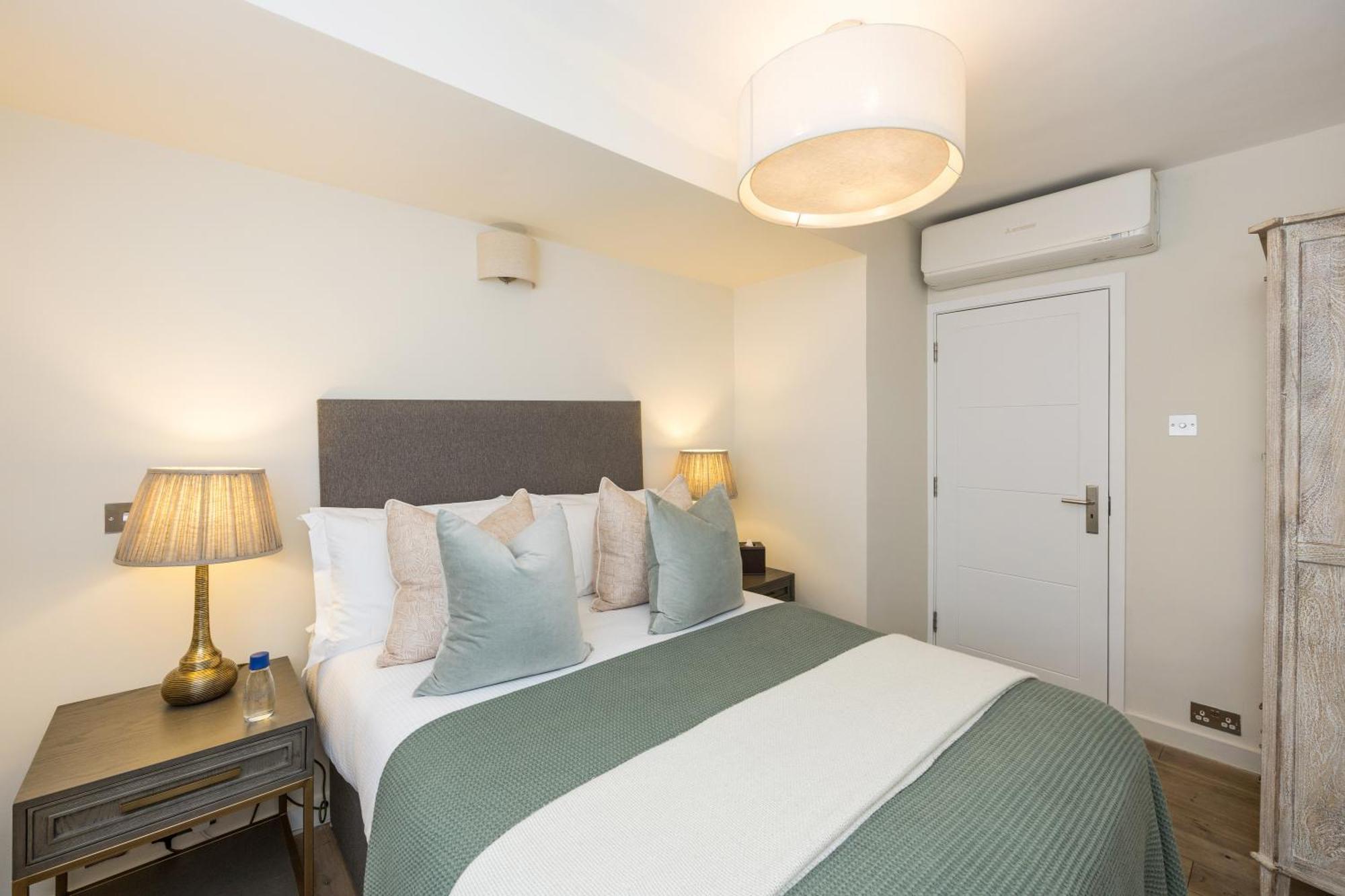 The Kensington Gardens Apartment