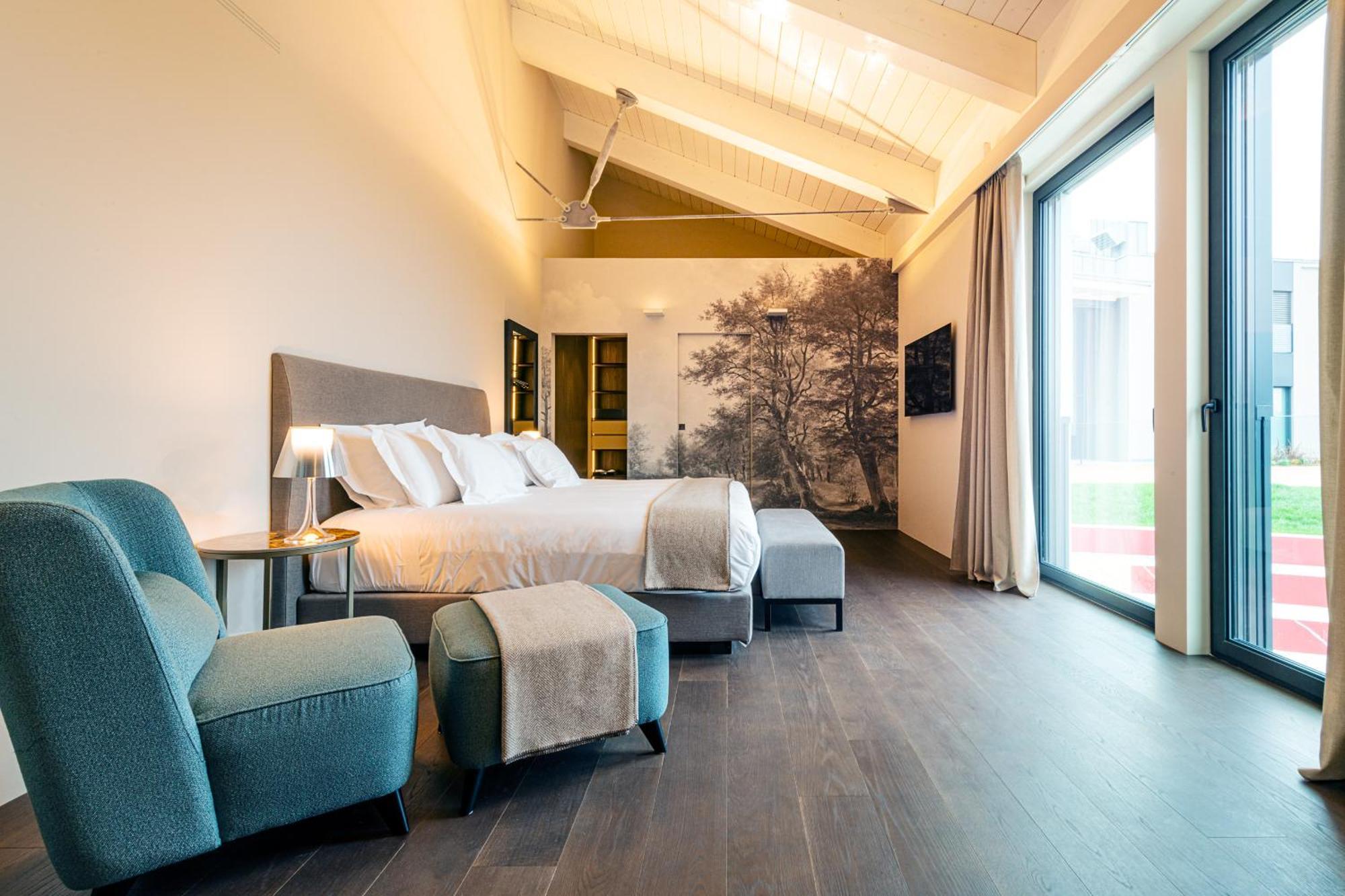 Deluxe Room,1586351622:JPEG