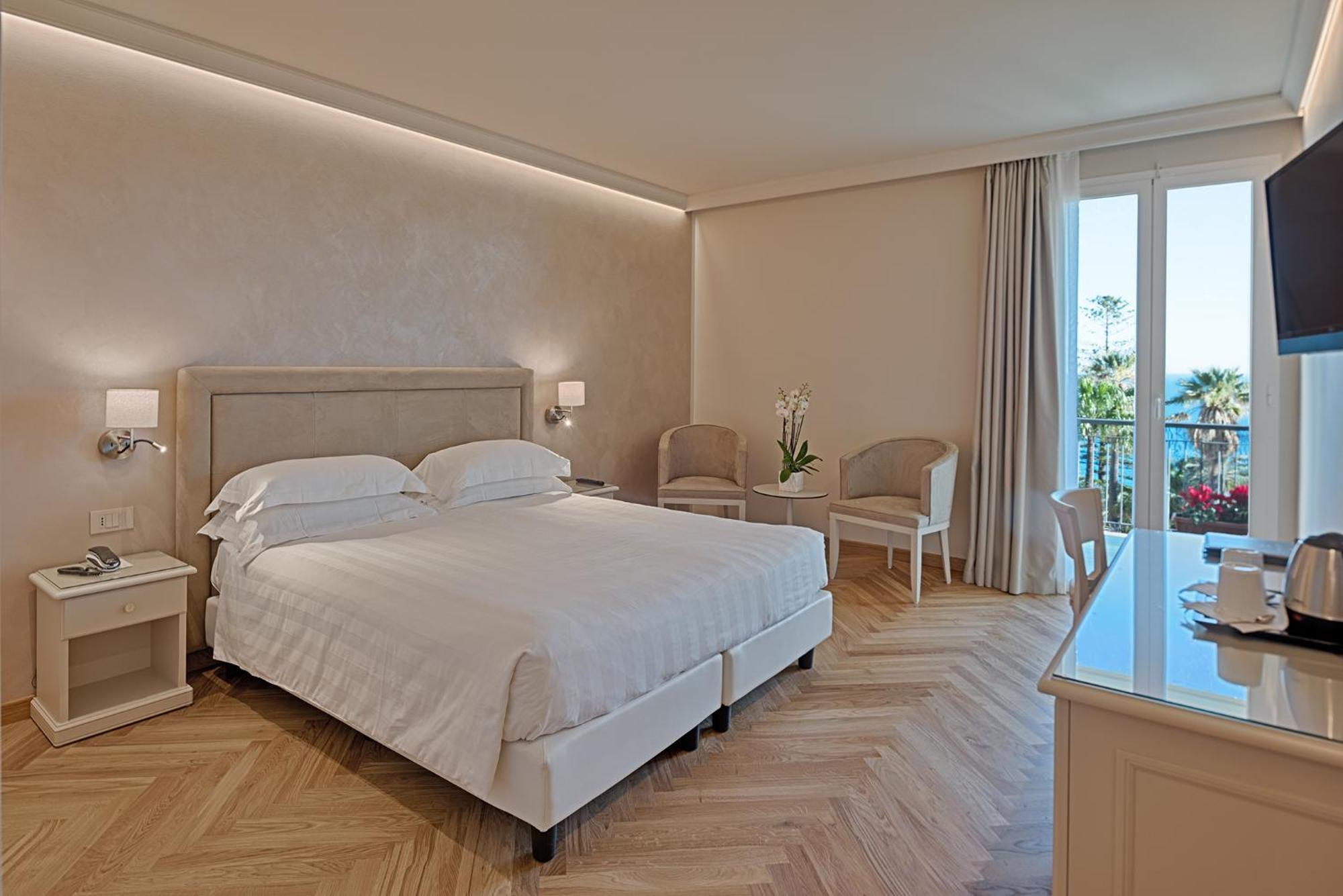 Deluxe Double Room Sea Side