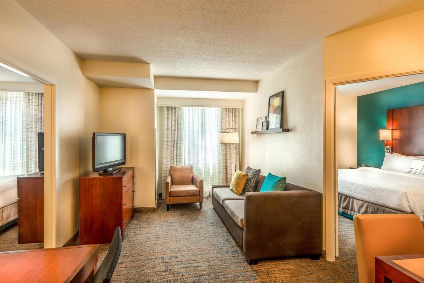 2 Bedroom Suite,1586850503:JPEG