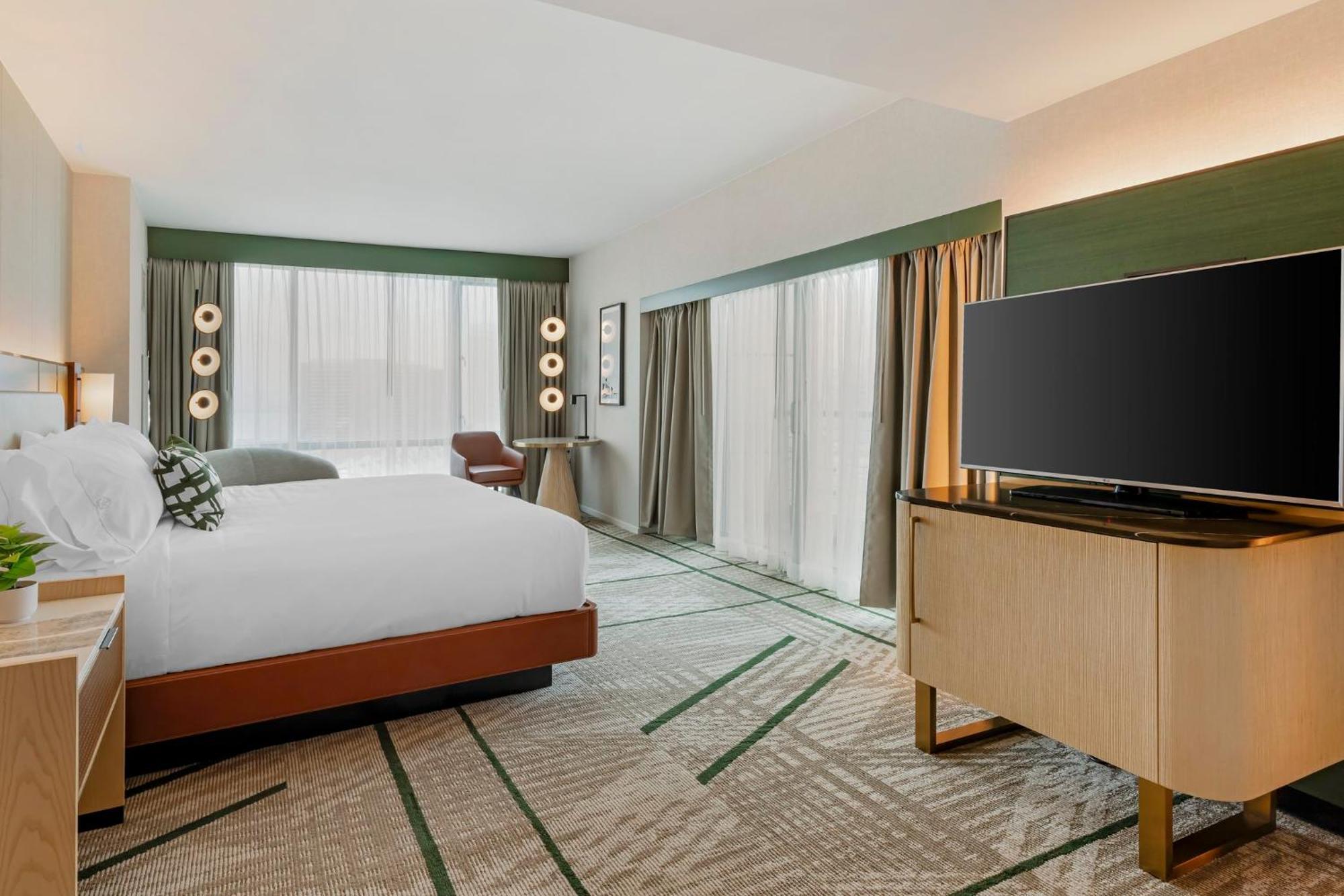 Junior Suite King Bed City View