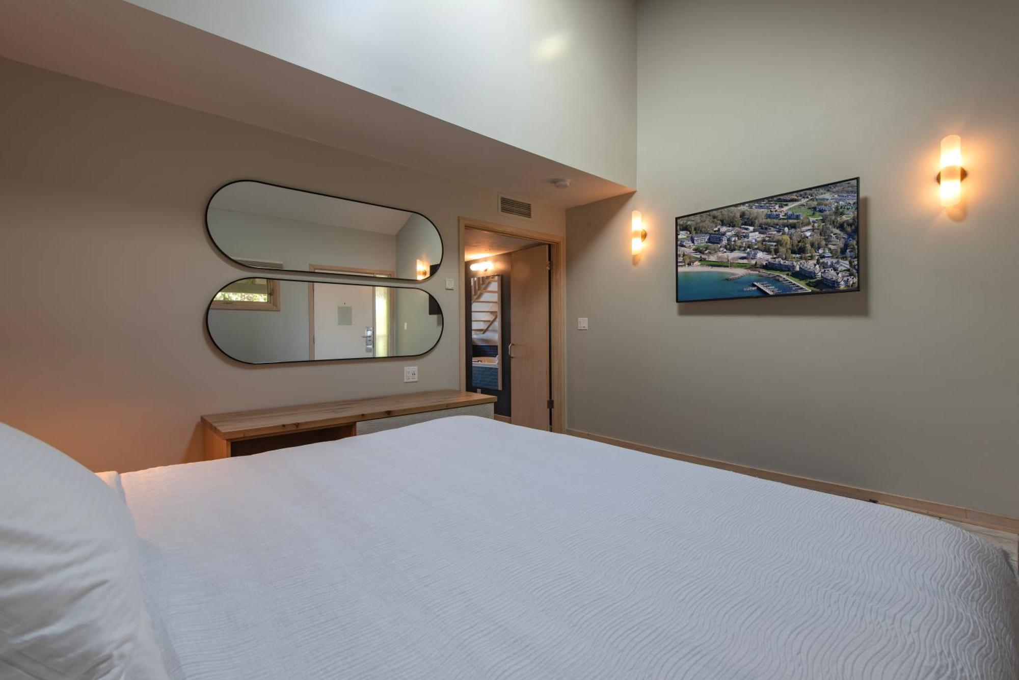 Two King Bed Suite Hot Tub