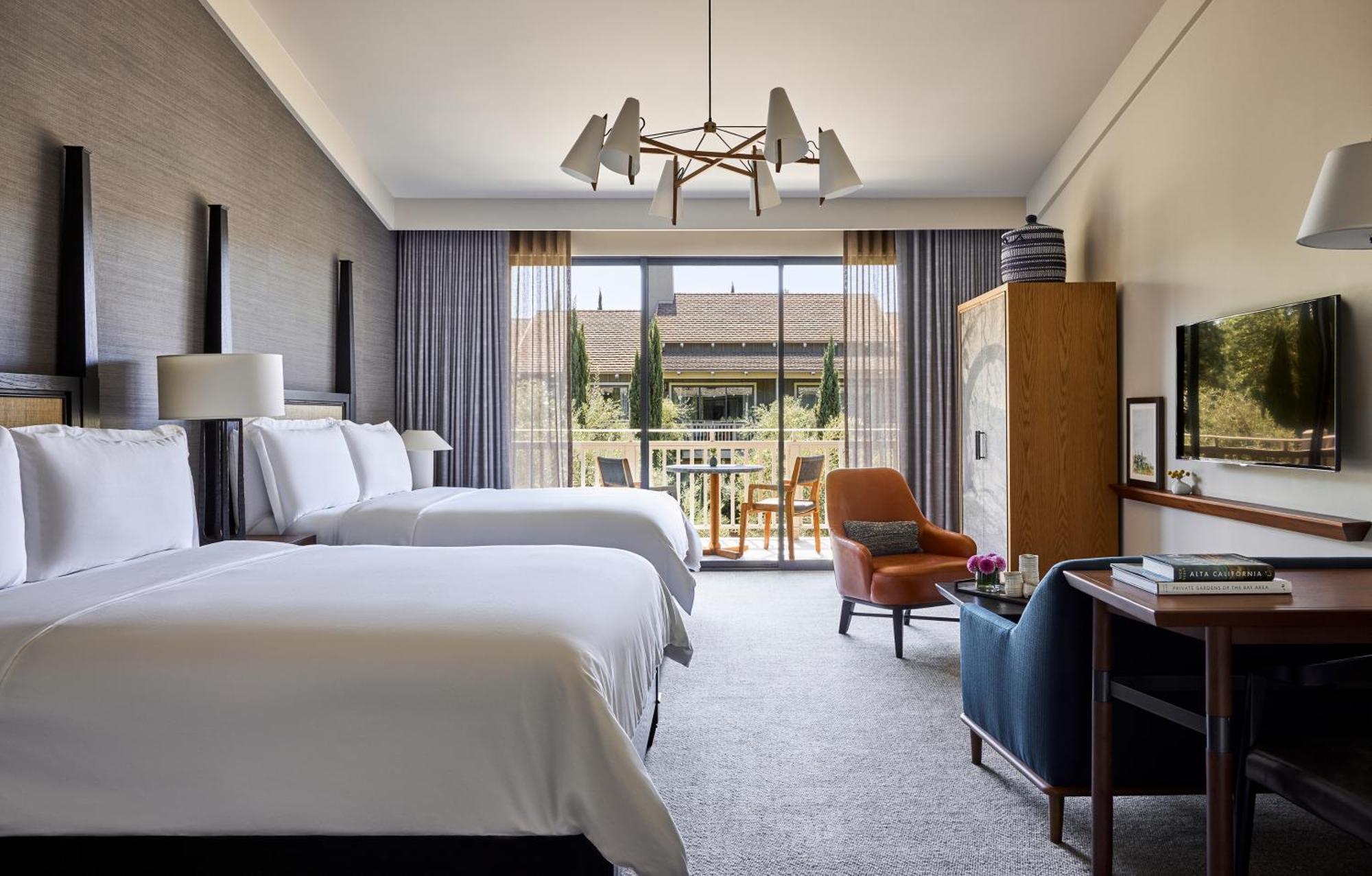 Deluxe Queen Room