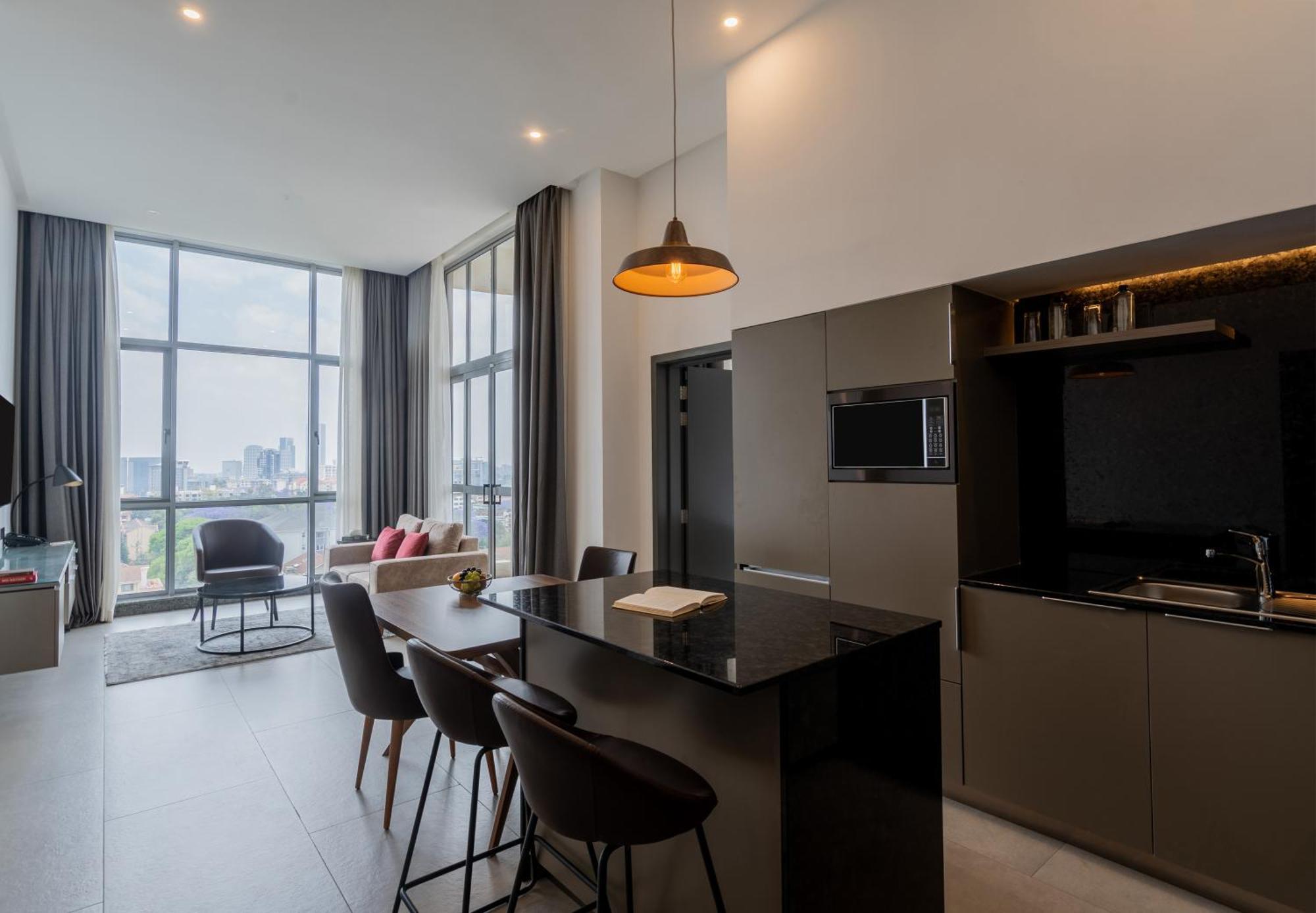 Executive Suite 1 King, High Floor, Balcony