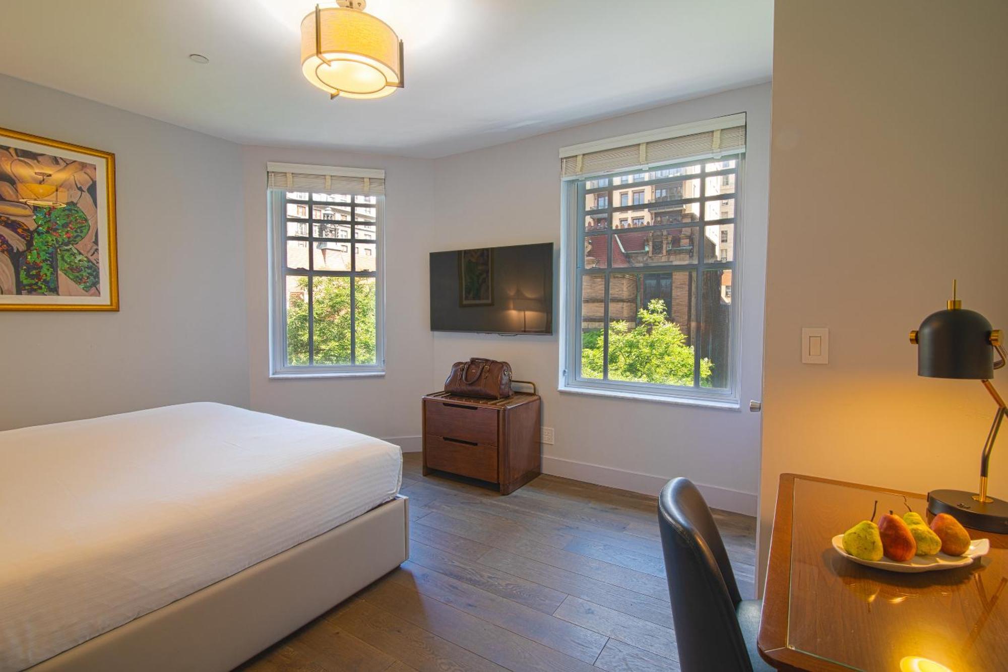 Deluxe 1 King Bed