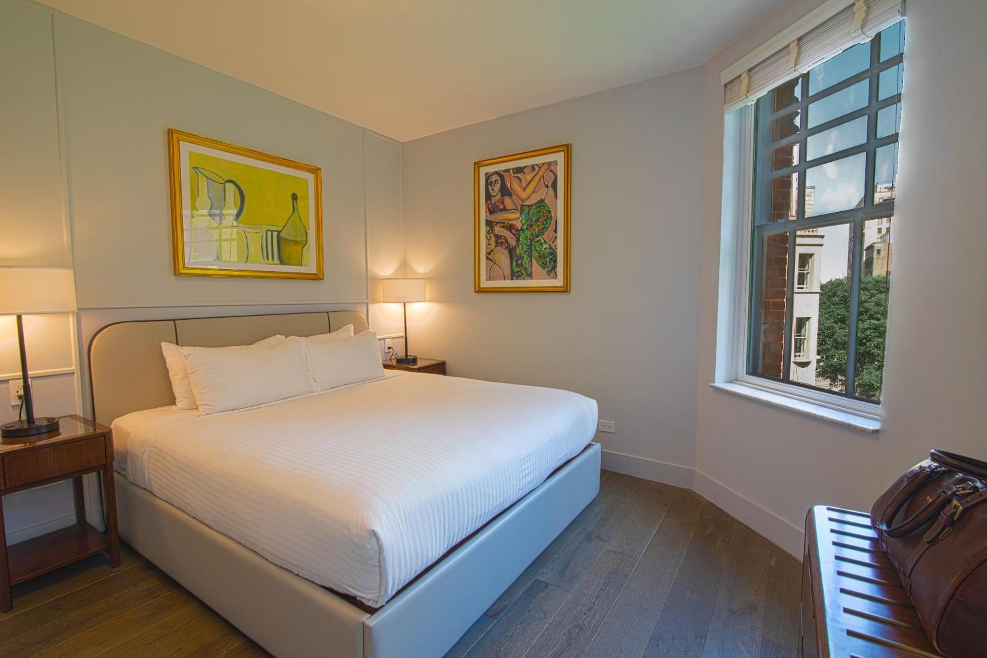 Deluxe 1 King Bed