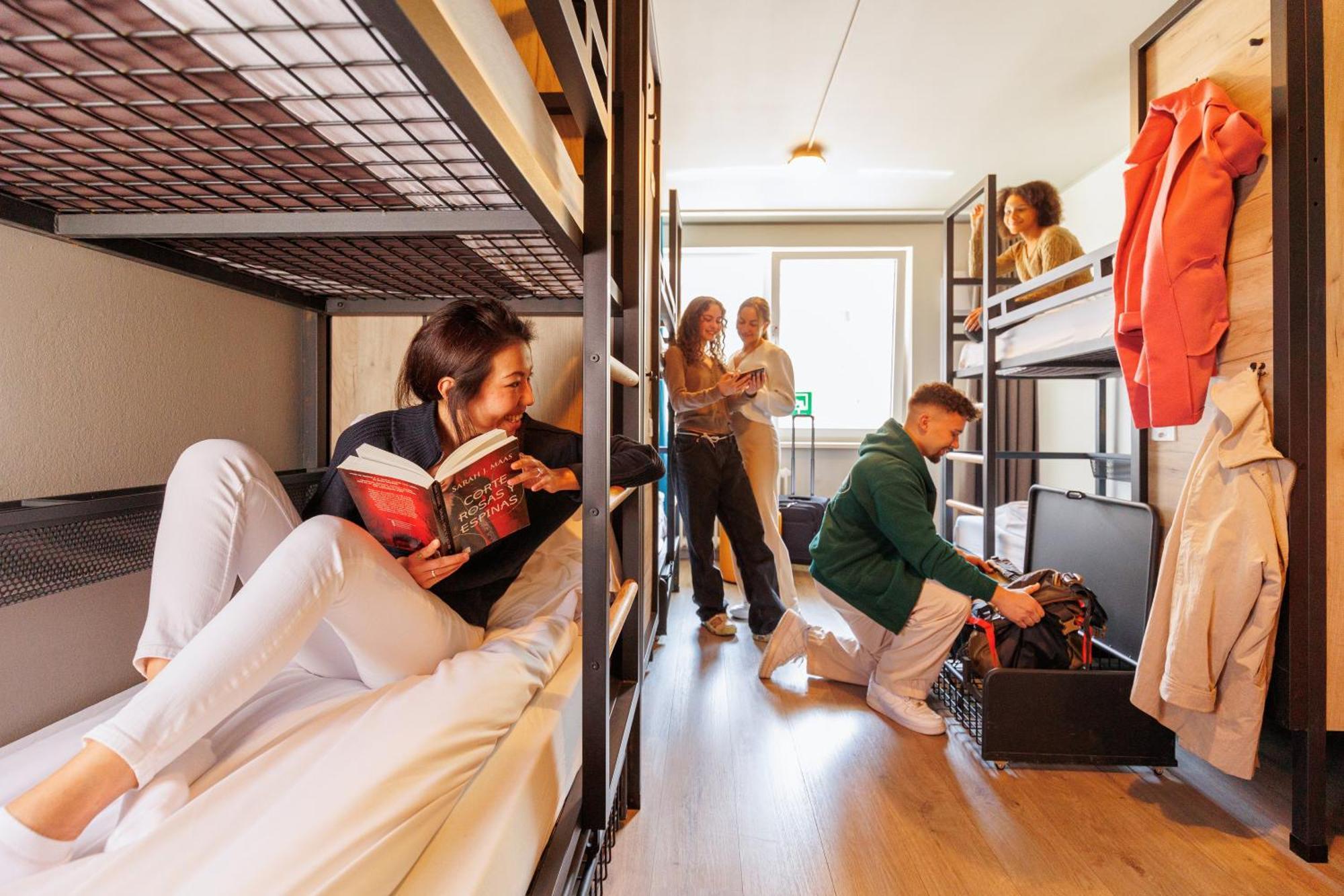 Bed 8-Bed Dormitory Room