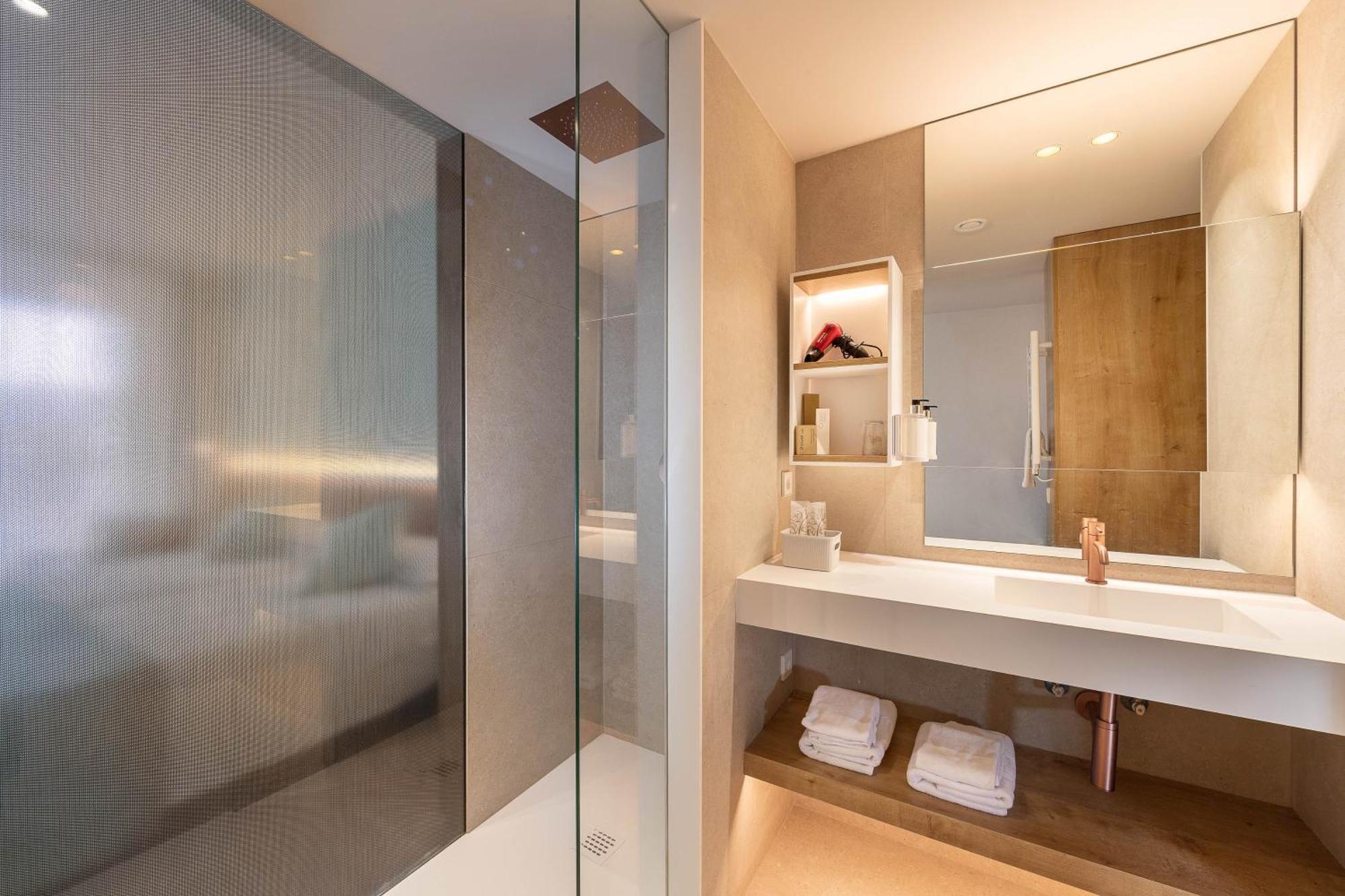 Premium Double or Twin Room Lateral Sea View Spa Access