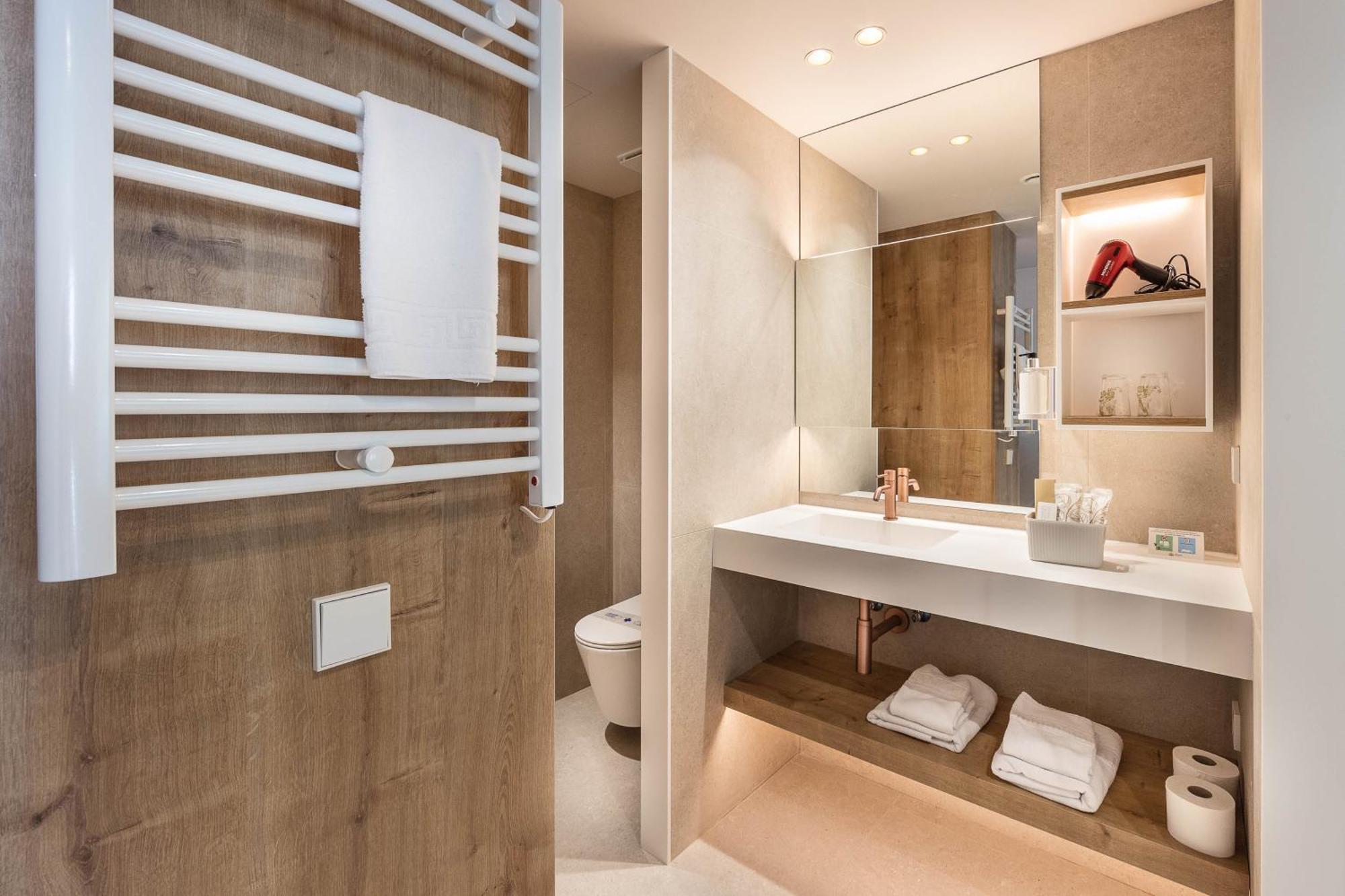 Premium Double or Twin Room Lateral Sea View Spa Access