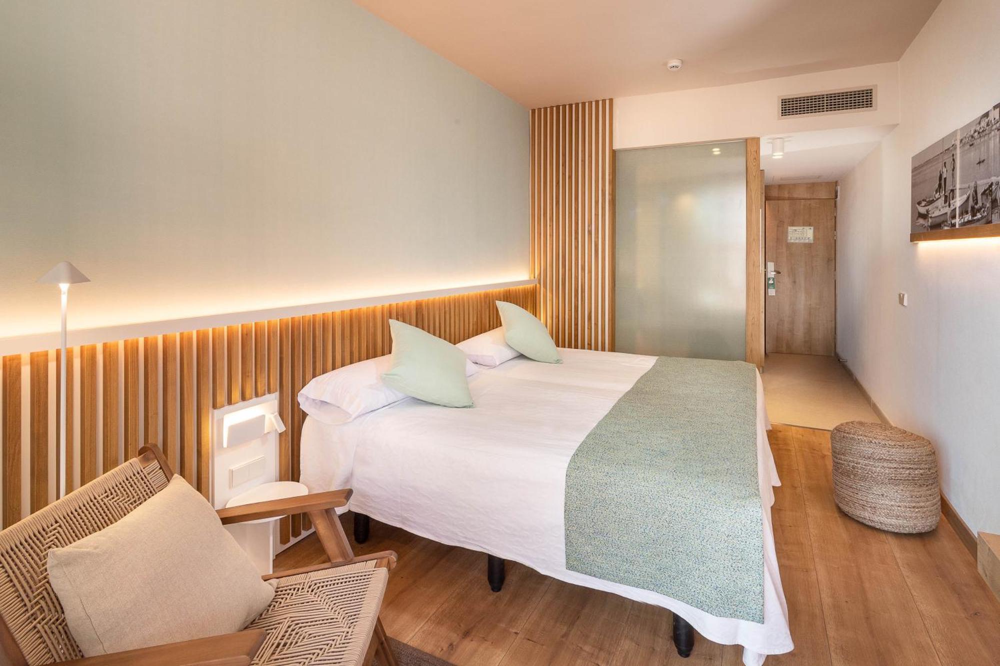 Premium Double or Twin Room Lateral Sea View Spa Access