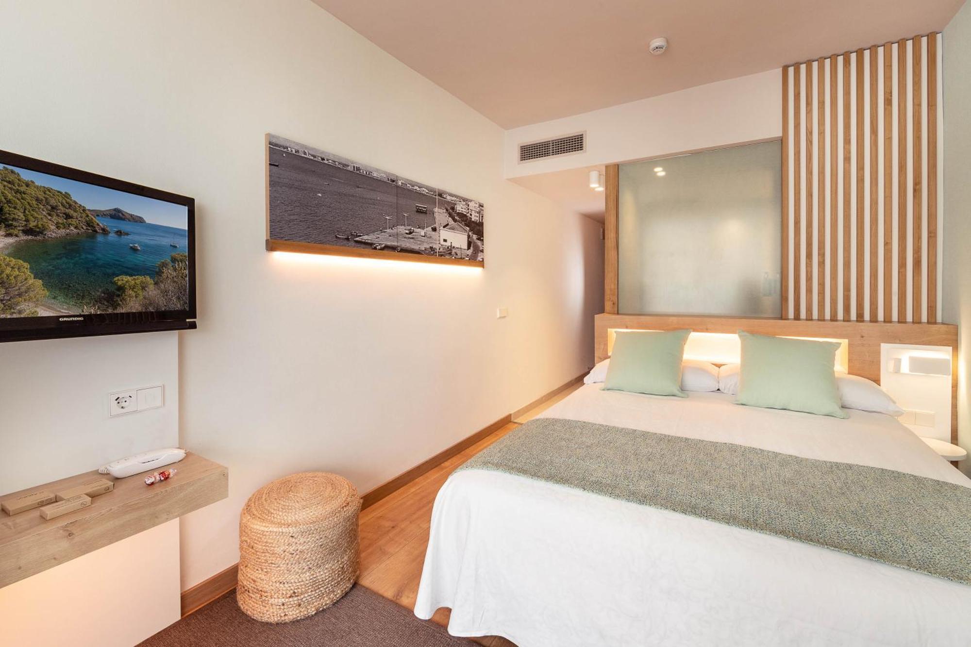 Premium Double or Twin Room Lateral Sea View Spa Access