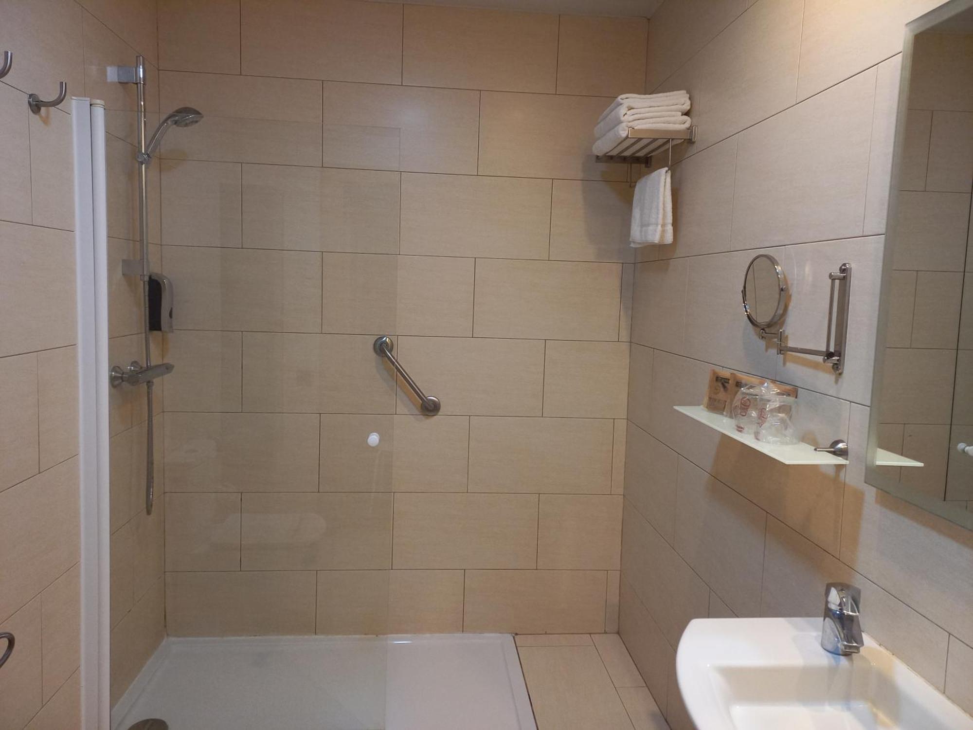 Double Room Private Bathroom