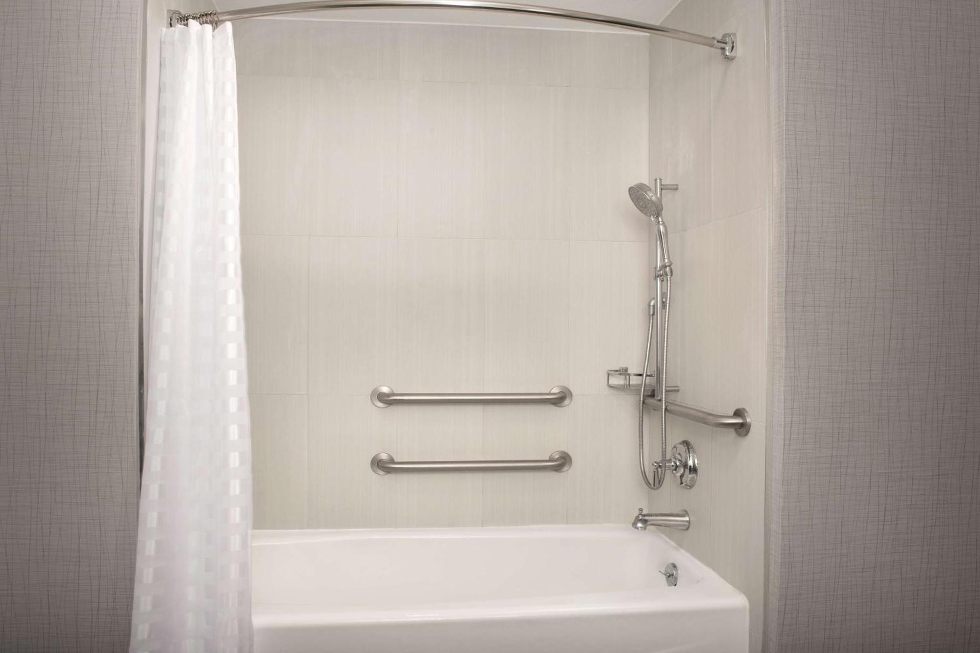 King Suite Accessible Tub Mobility Hearing Access or Non-Smoking
