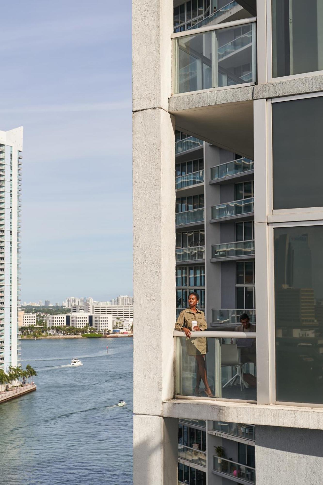 Premier King Studio Suite Balcony Corner