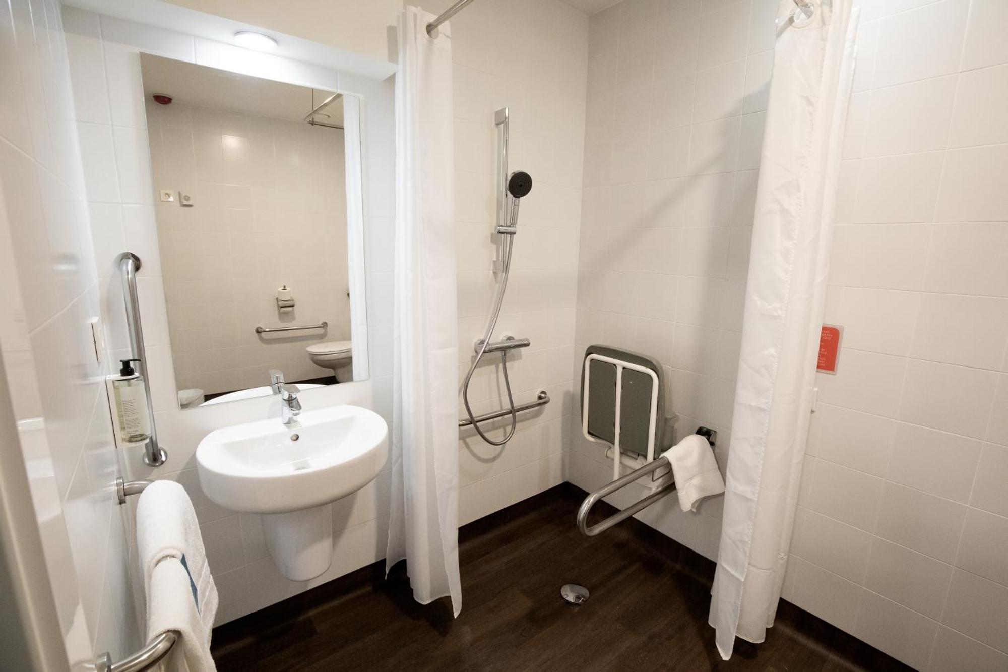 Double or Twin Room Disability Access