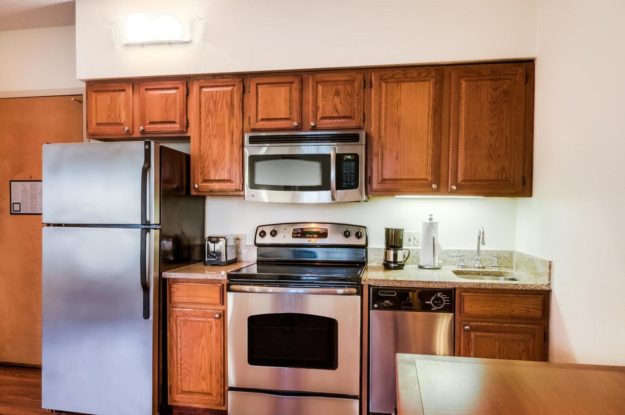 Two-Bedroom Queen Suite